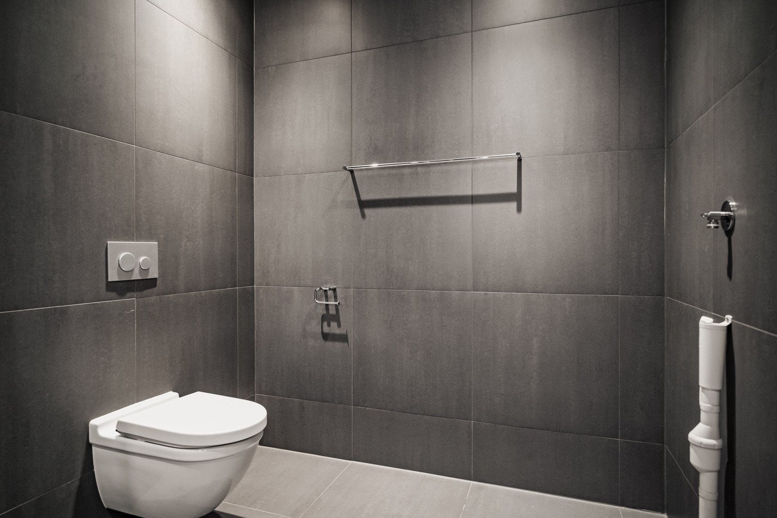 I hjørnet av baderommet er det plass og opplegg for vaskemaskin, i tillegg til tørketrommel om ønskelig. Galleribilde