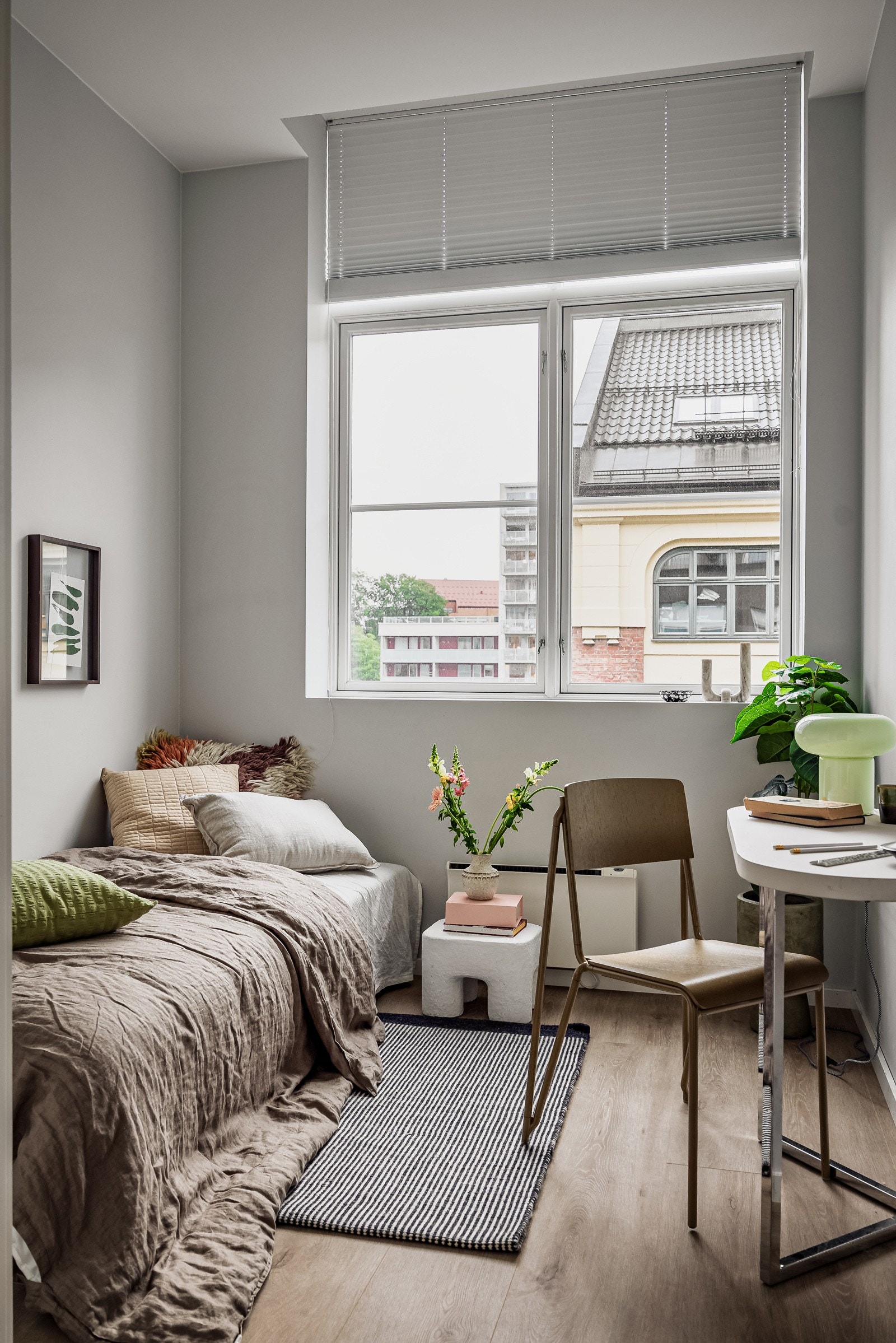 Det andre soverommet er et lyst og fint rom som passer perfekt som barnerom, gjesterom eller kontor. Galleribilde