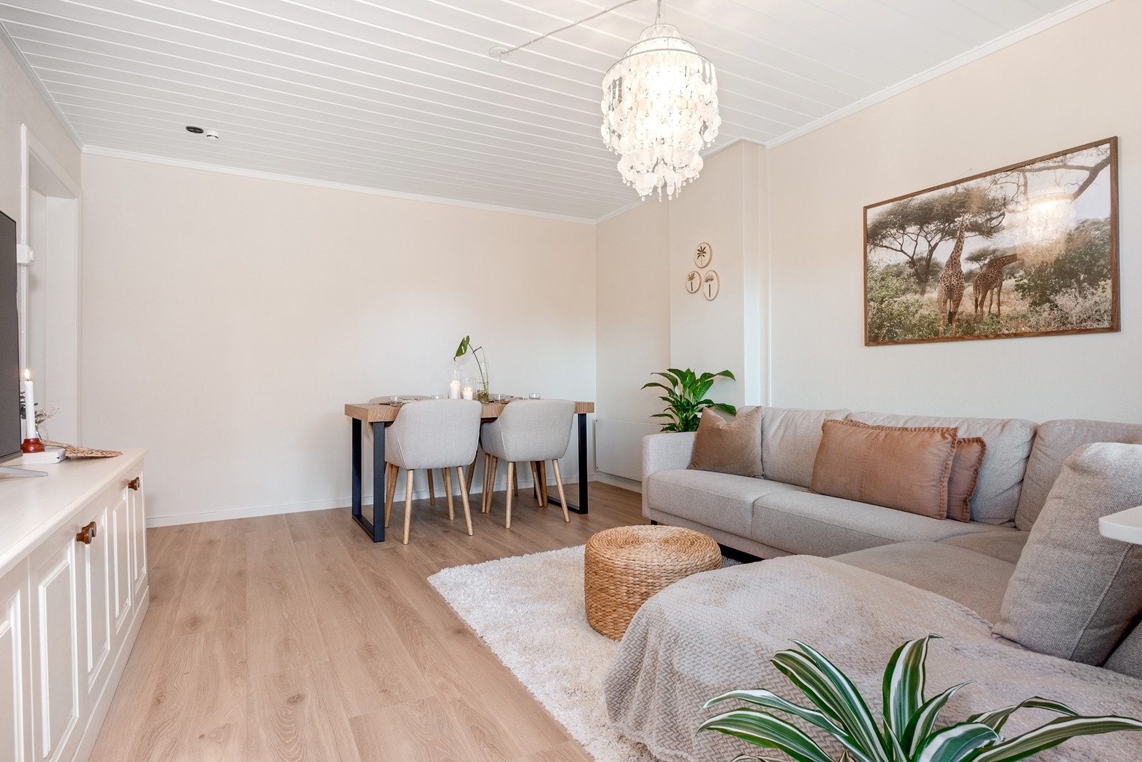 I 2014 ble overflater i stue, gang, kjøkken og soverom malt. Galleribilde