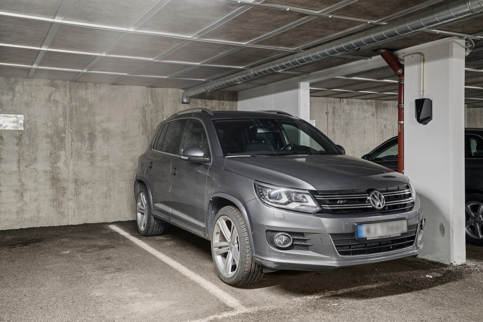 Garasjeplass i felles garasjekjeller. Galleribilde