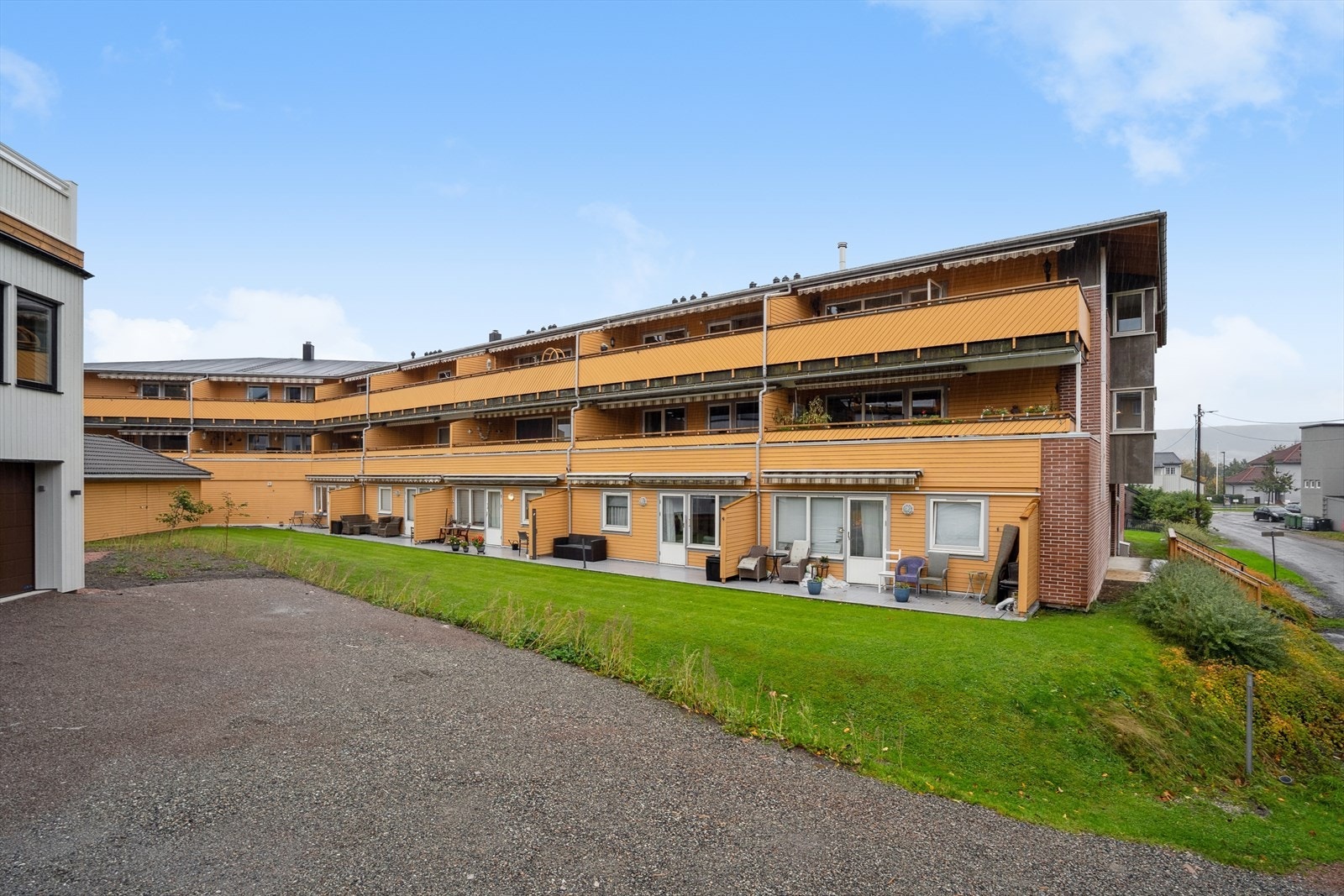 Boligen ligger sentralt i hjertet av Lierbyen sentrum. Galleribilde