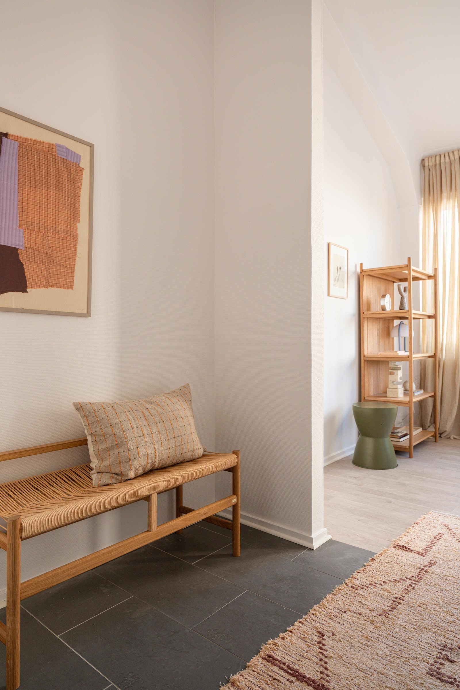 I entréen er det en praktisk nisje med naturlig plass til garderobeløsninger etter eget ønske og behov. Galleribilde