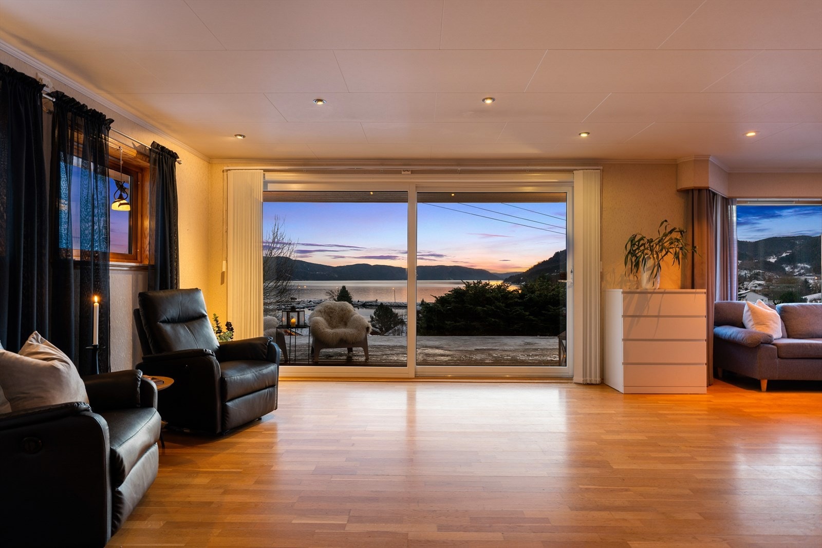 Det er innlagt vannbåren gulvvarme i alle oppholdsrom. Galleribilde