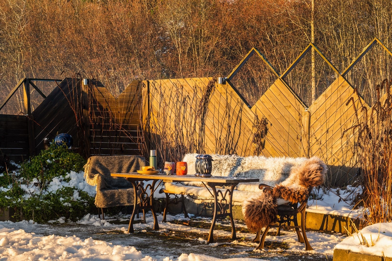 En av eiendommens flere uteplasser Galleribilde