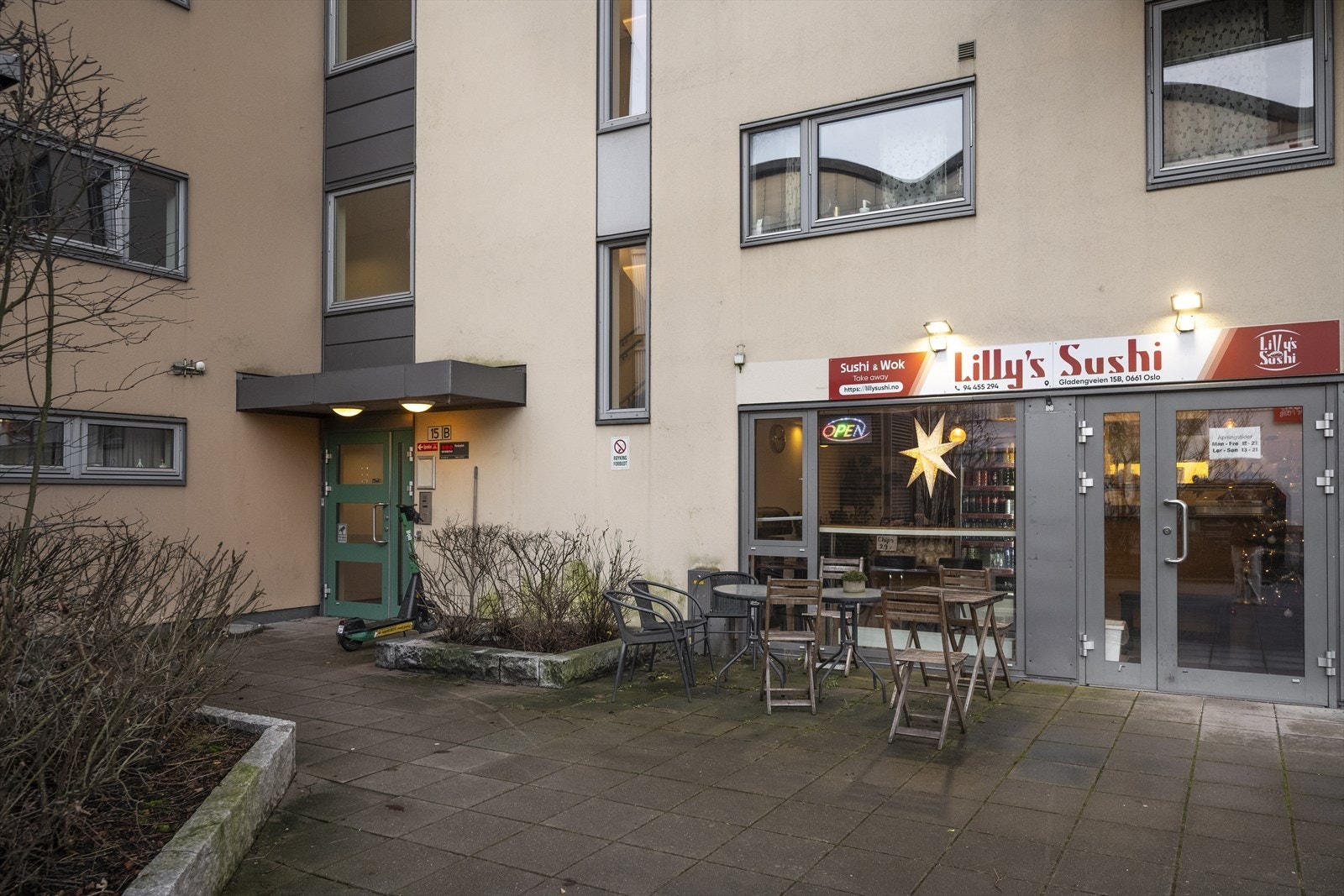 Lilly´s Sushi ligger rett ved hovedinngangen, perfekt for raske måltider og takeaway rett utenfor døren. Galleribilde