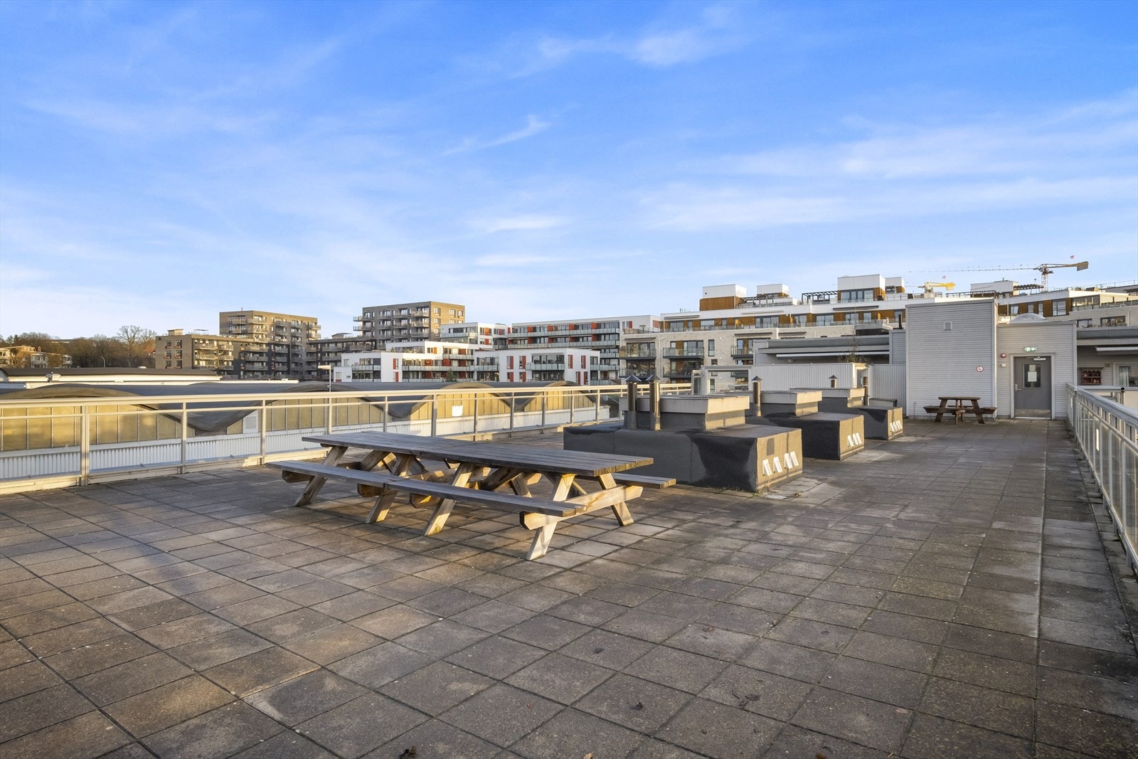 Sameiet har to takterrasser, med direkte adkomst fra heisene i B- og C-oppgangen. Galleribilde