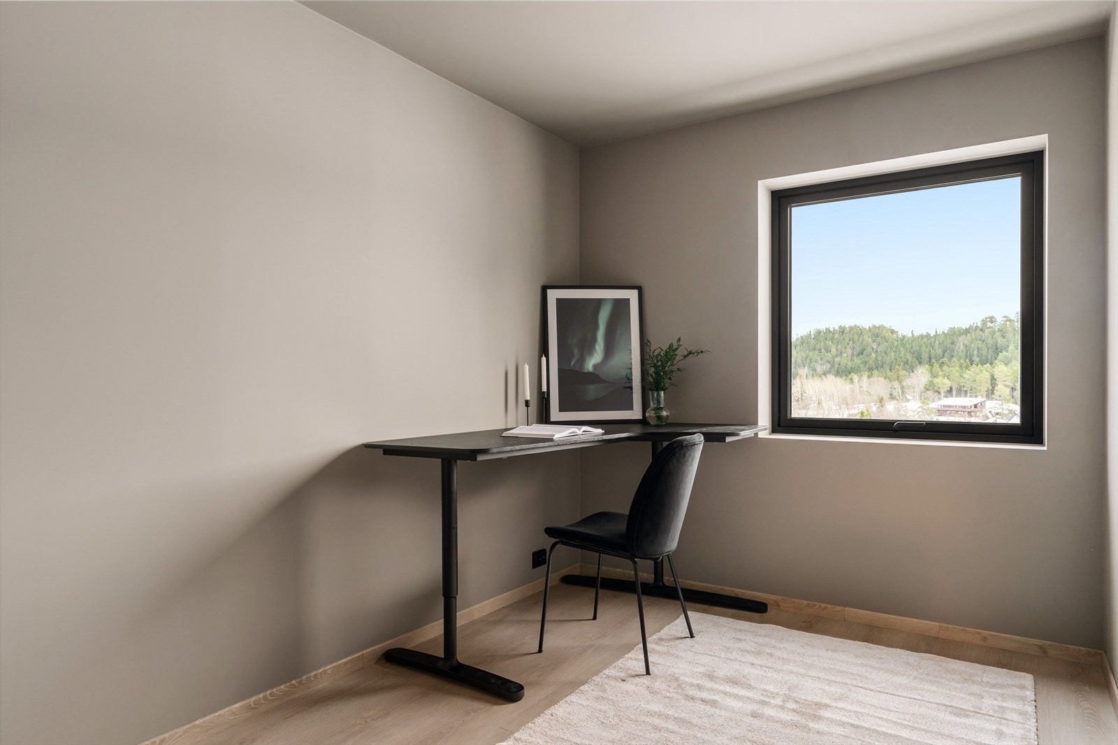 Boligens mange soverom sørger for stor fleksibilitet, og er utmerket for barnefamilien. Galleribilde