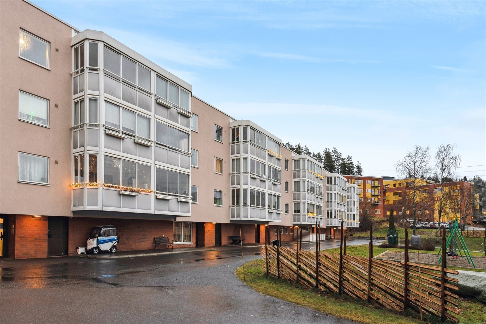 Leiligheten ligger i byggets 3. etasje. Galleribilde