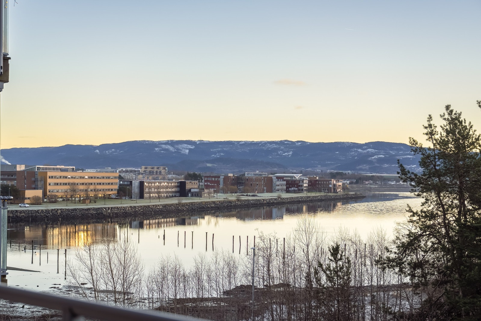 Her har man praktfull utsikt over Stjørdal og fjorden. Galleribilde