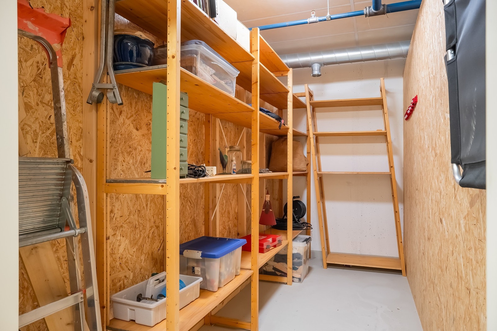 Lagringsplass i innvendig bod samt bod i 1.etasje. Galleribilde