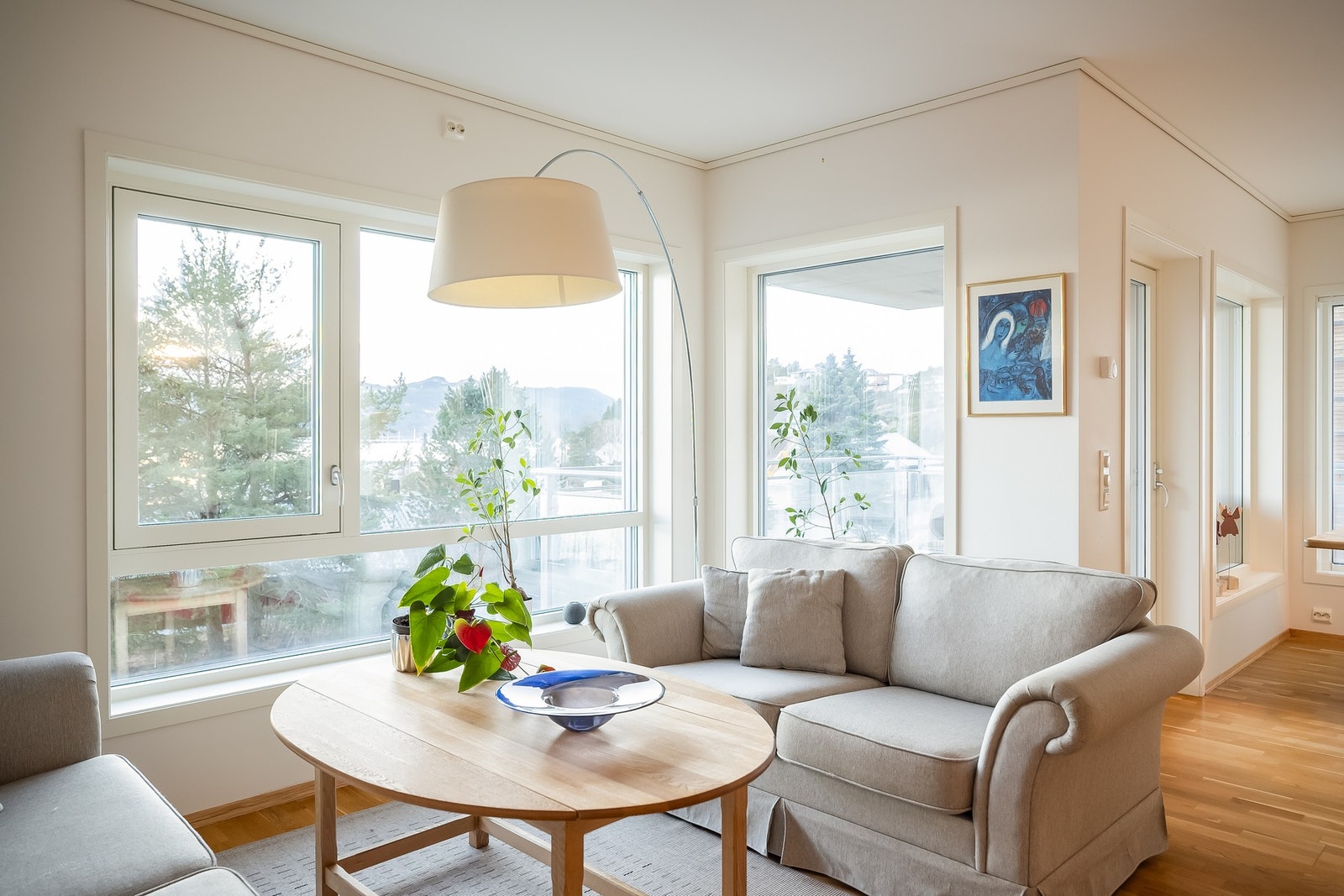 Storvika terrasse ligger i et svært flott område, da det både har umiddelbar nærhet til sjøen, båthavn samt badestrendene Storvika og Molovika. Galleribilde