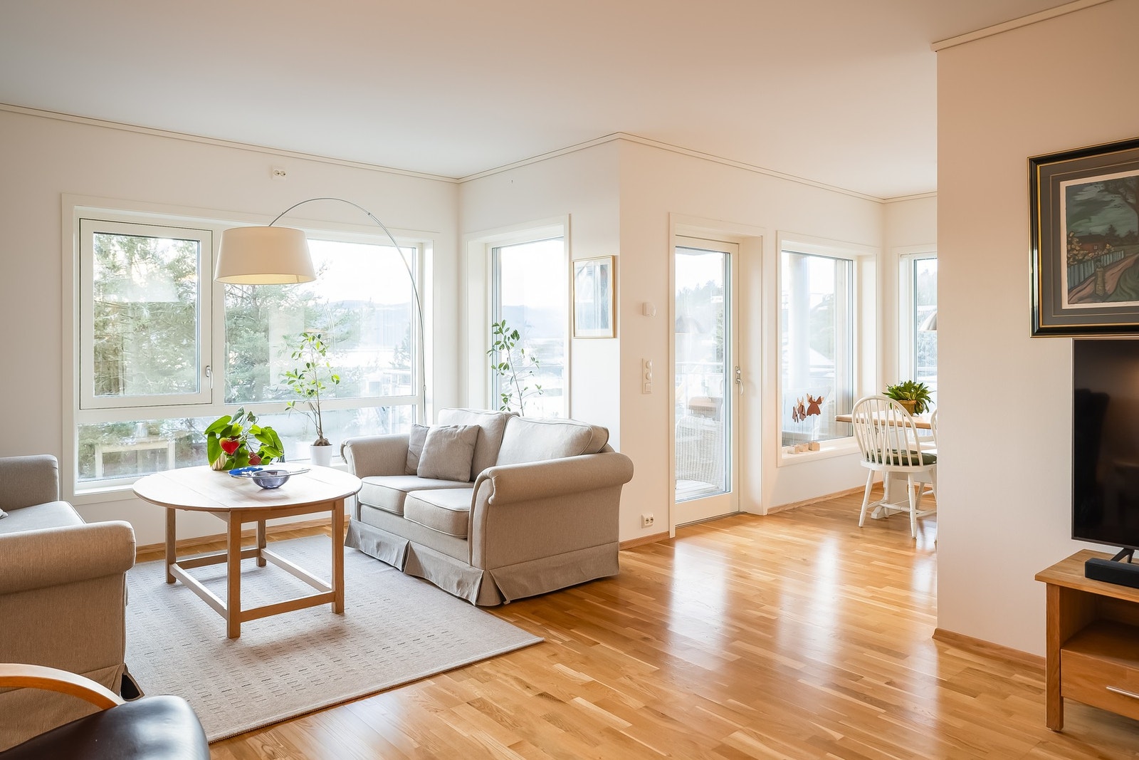 En flott og stor 3-roms leilighet beliggende i 4. etasje i et attraktivt område ved Storvika og havna. Galleribilde