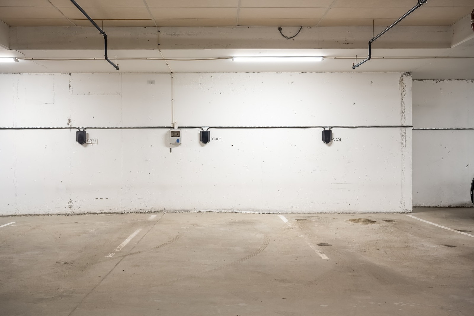 Det medfølger en parkeringsplass med elbillader i felles garasjeanlegg. Galleribilde