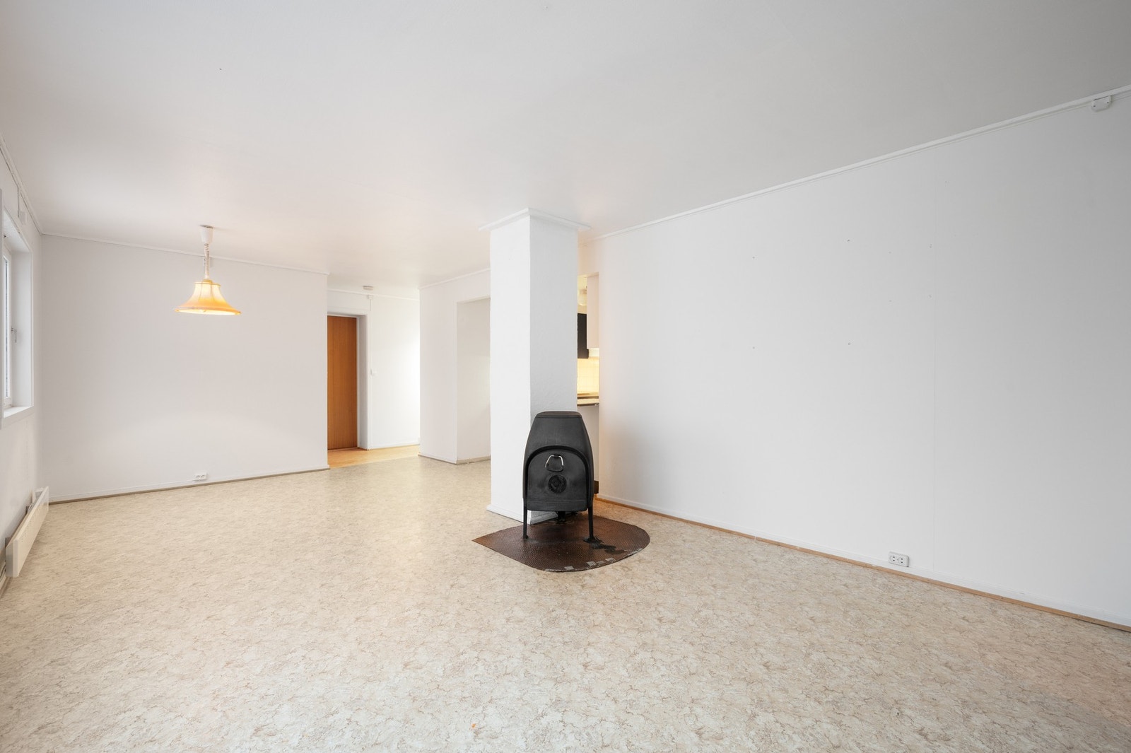 Oppvarming av bolig med både vedfyring og elektrisk Galleribilde