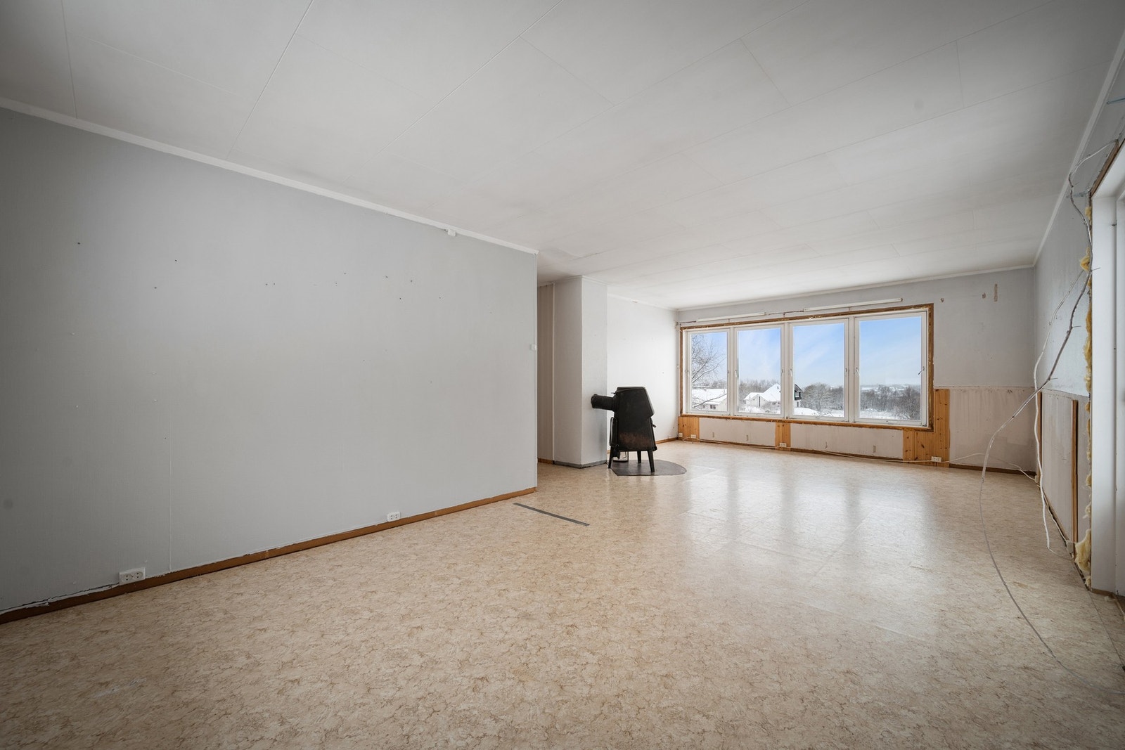 Enebolig på Trøsen som inneholder hovedleilighet og en mindre leilighet i underetasje Galleribilde