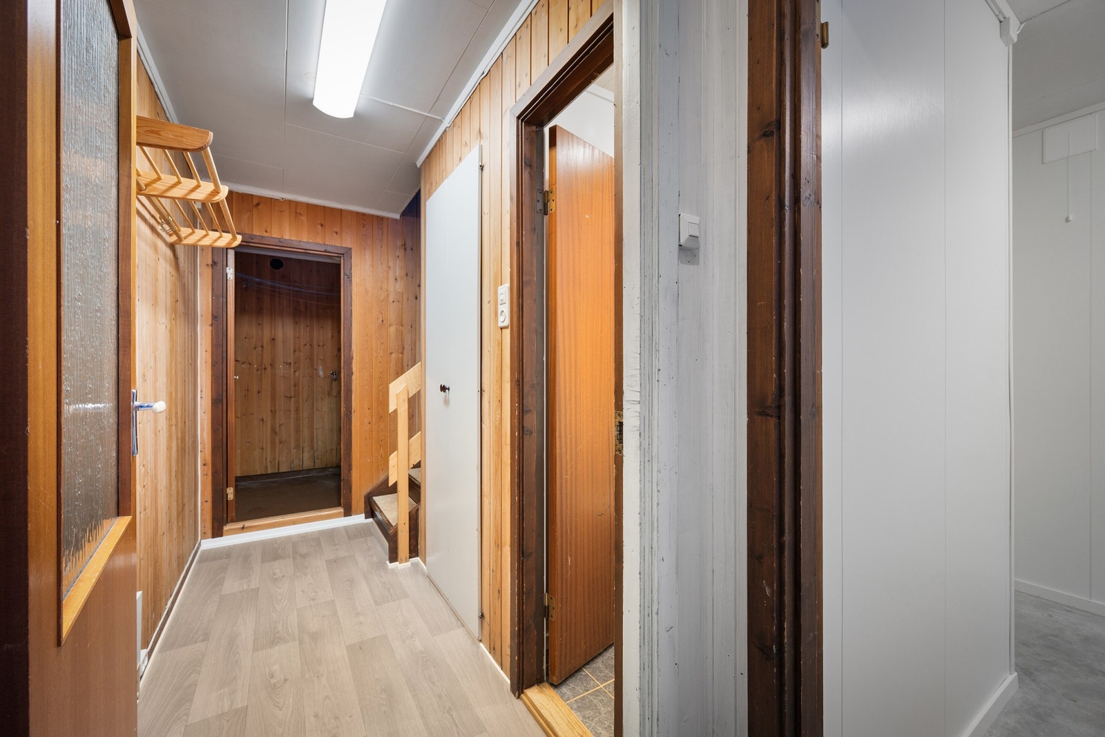 Inngangsparti til hovedleilighet er i underetasje Galleribilde