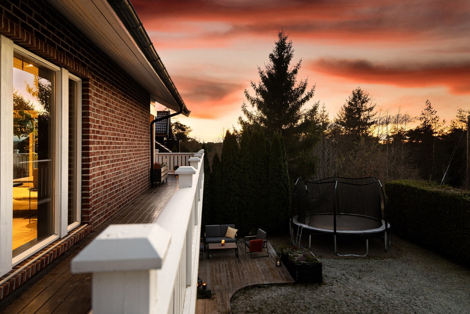 Hagen er lettstelt og en avskjermet, trygg lekeplass for familiens yngste. Galleribilde