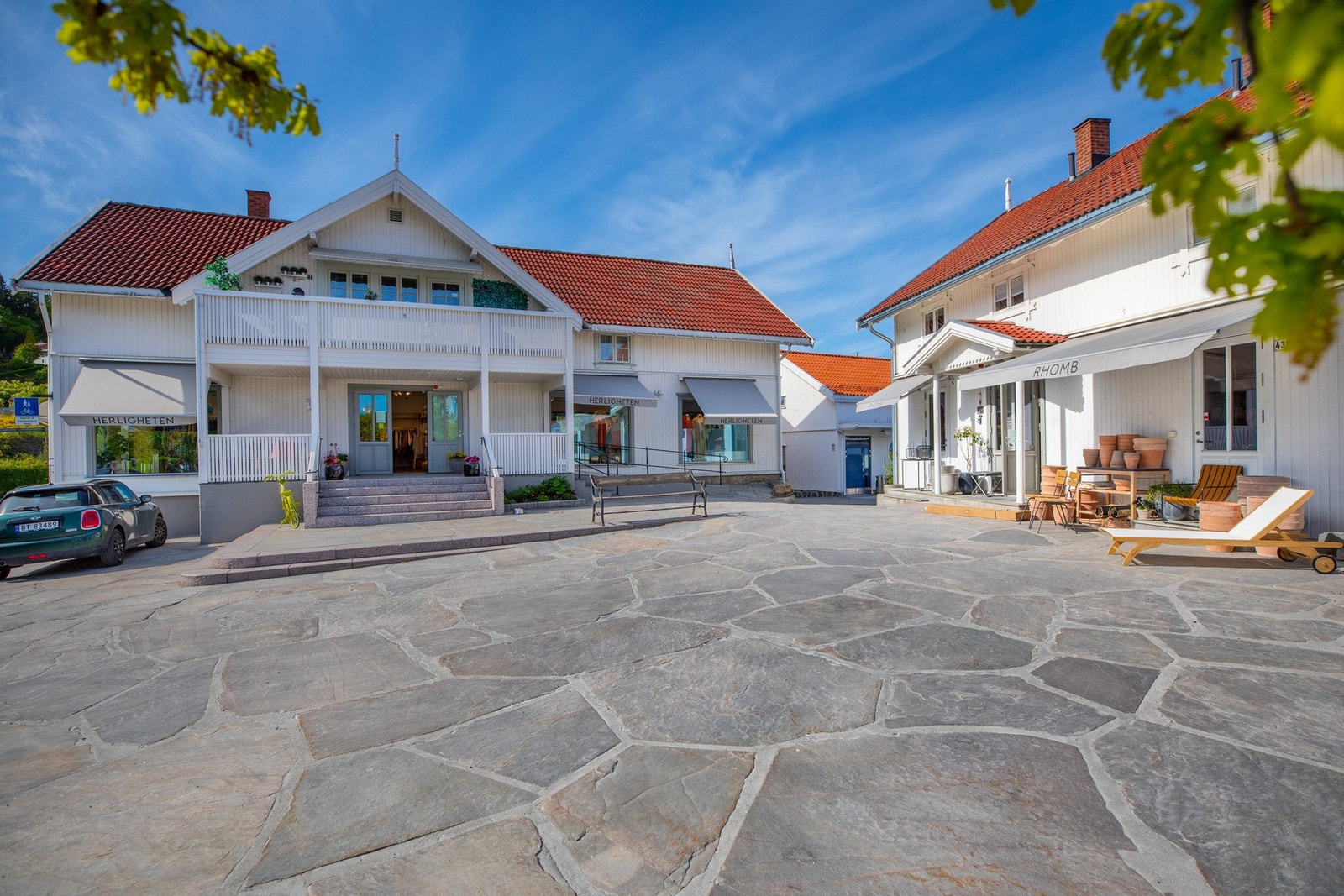 Torget i Vollen sentrum. Galleribilde