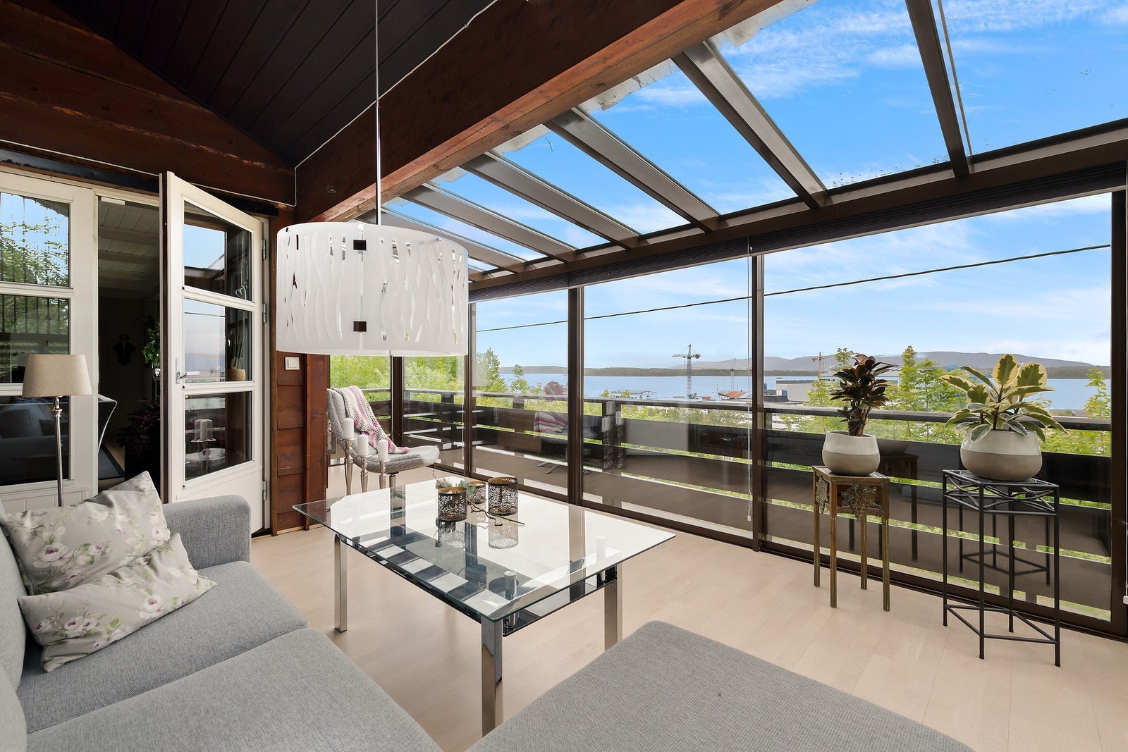 Hagestuen skjermer mot vær og vind Galleribilde