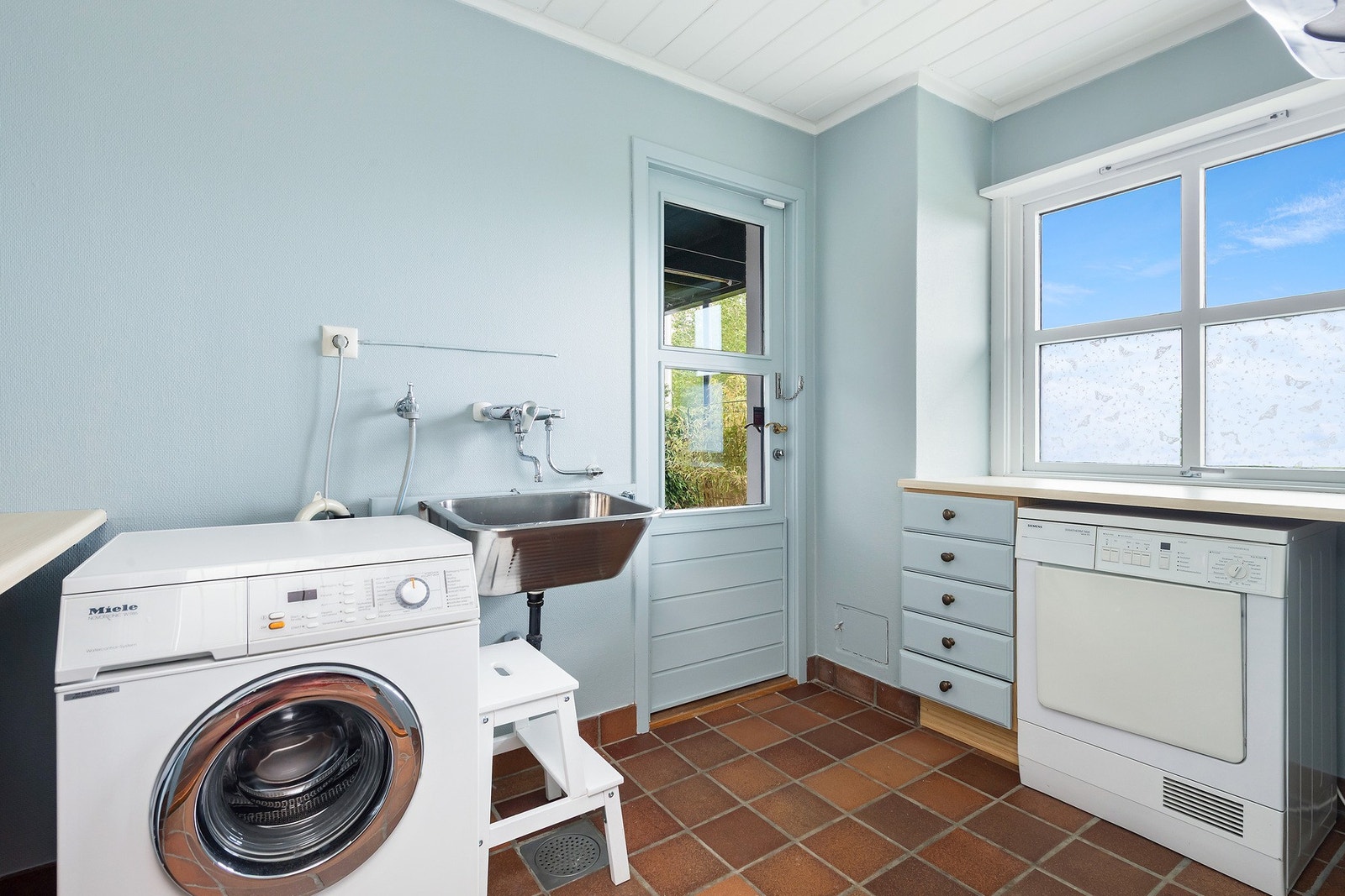 Stort vaskerom i underetasjen Galleribilde