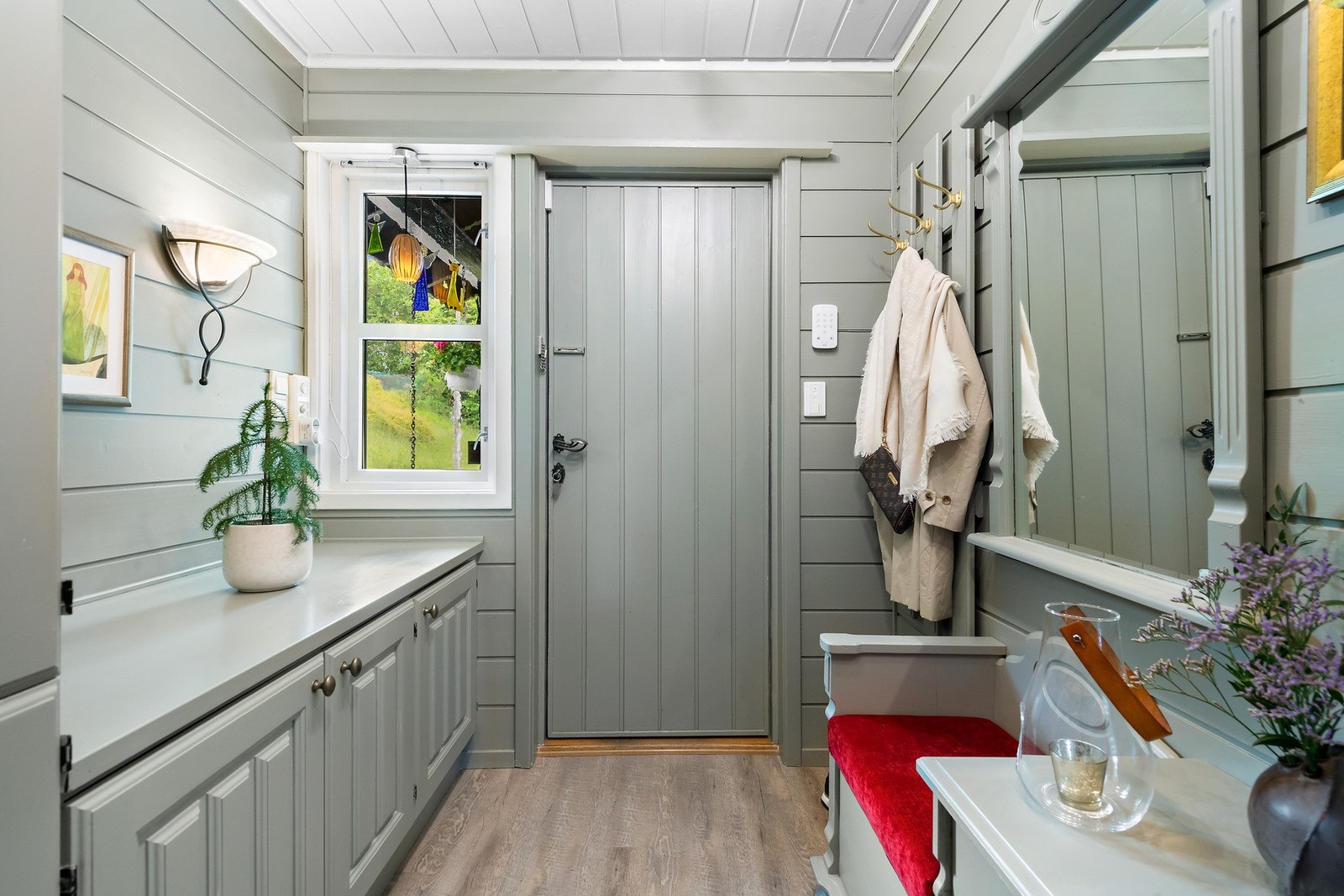 Stort vindfang med oppbevaringsplass Galleribilde