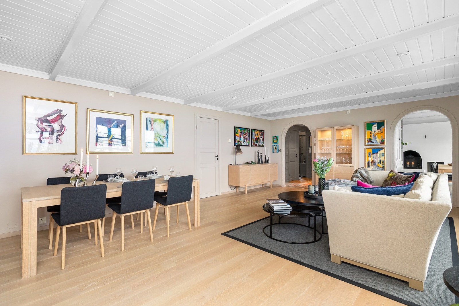 Stor stue med flere møbleringsmuligheter Galleribilde