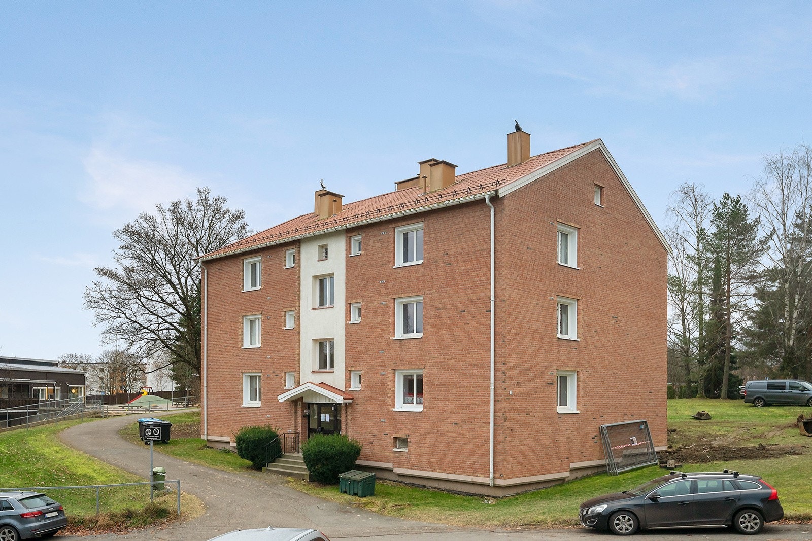 Innbydende bygård med klassisk teglfasade Galleribilde