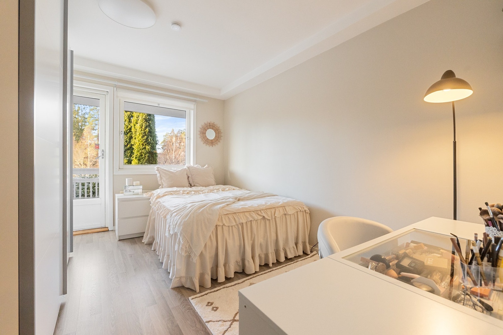 Soverom I - med dør til balkongen Galleribilde