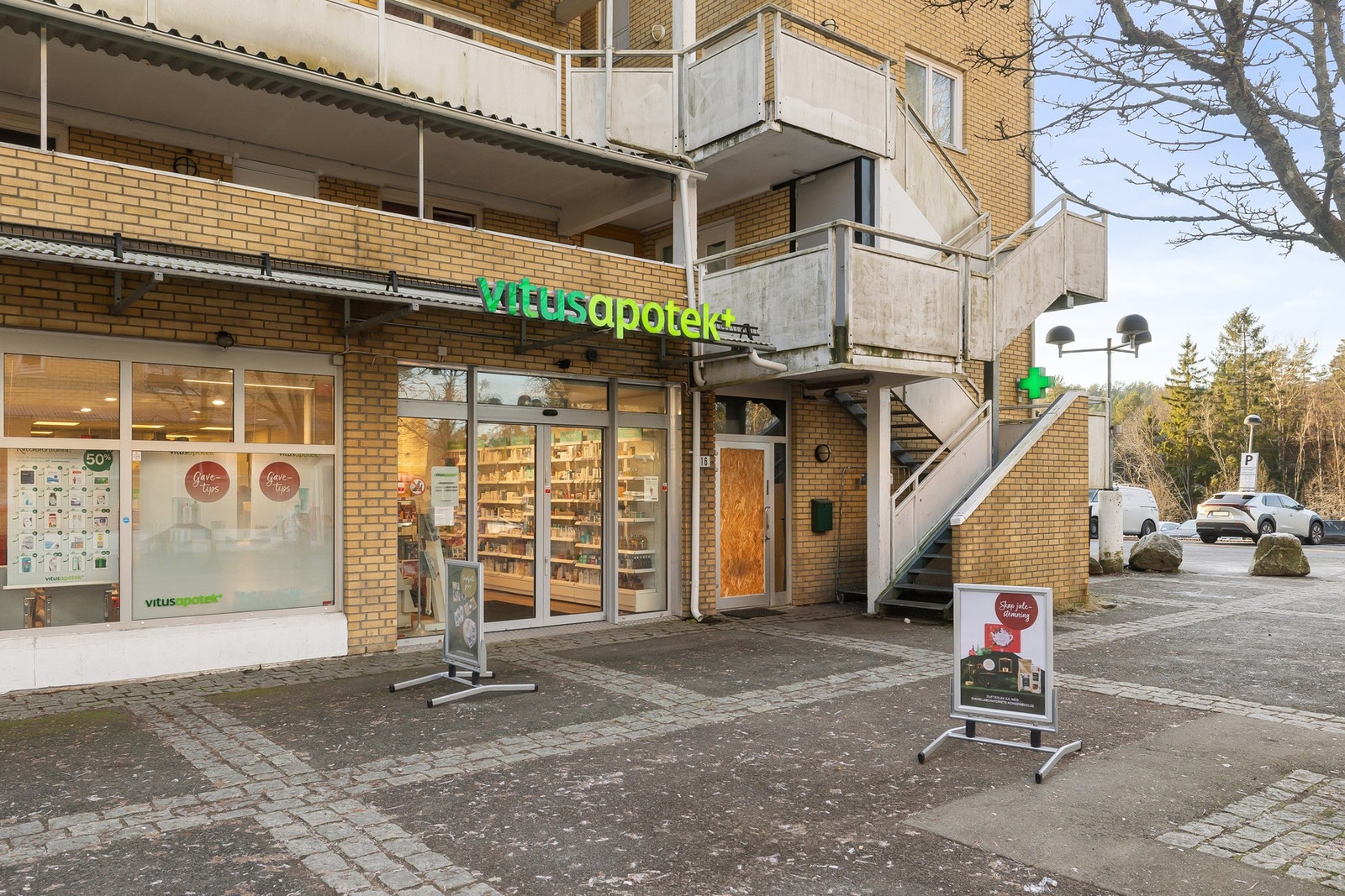 På senteret finner du også apotek, frisør, legesenter mm. Galleribilde