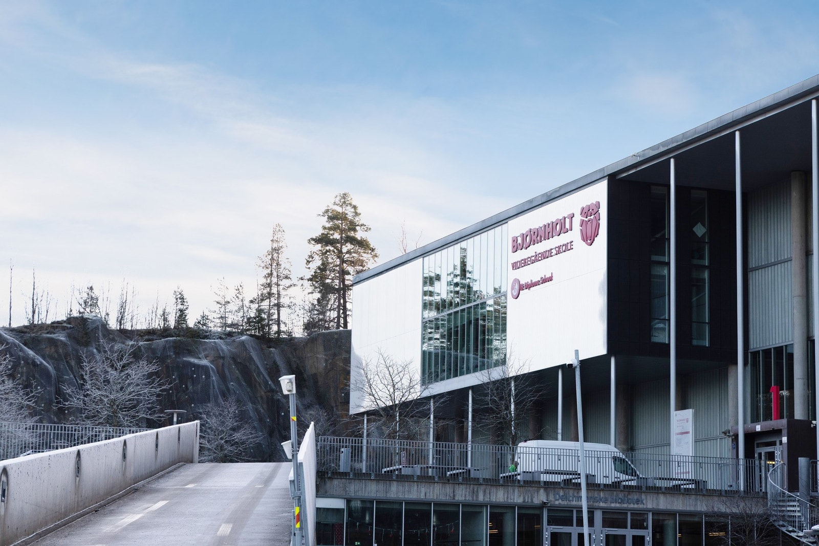 På Bjørndal finner du også Moderne Bjørnholt VGS og ... Galleribilde