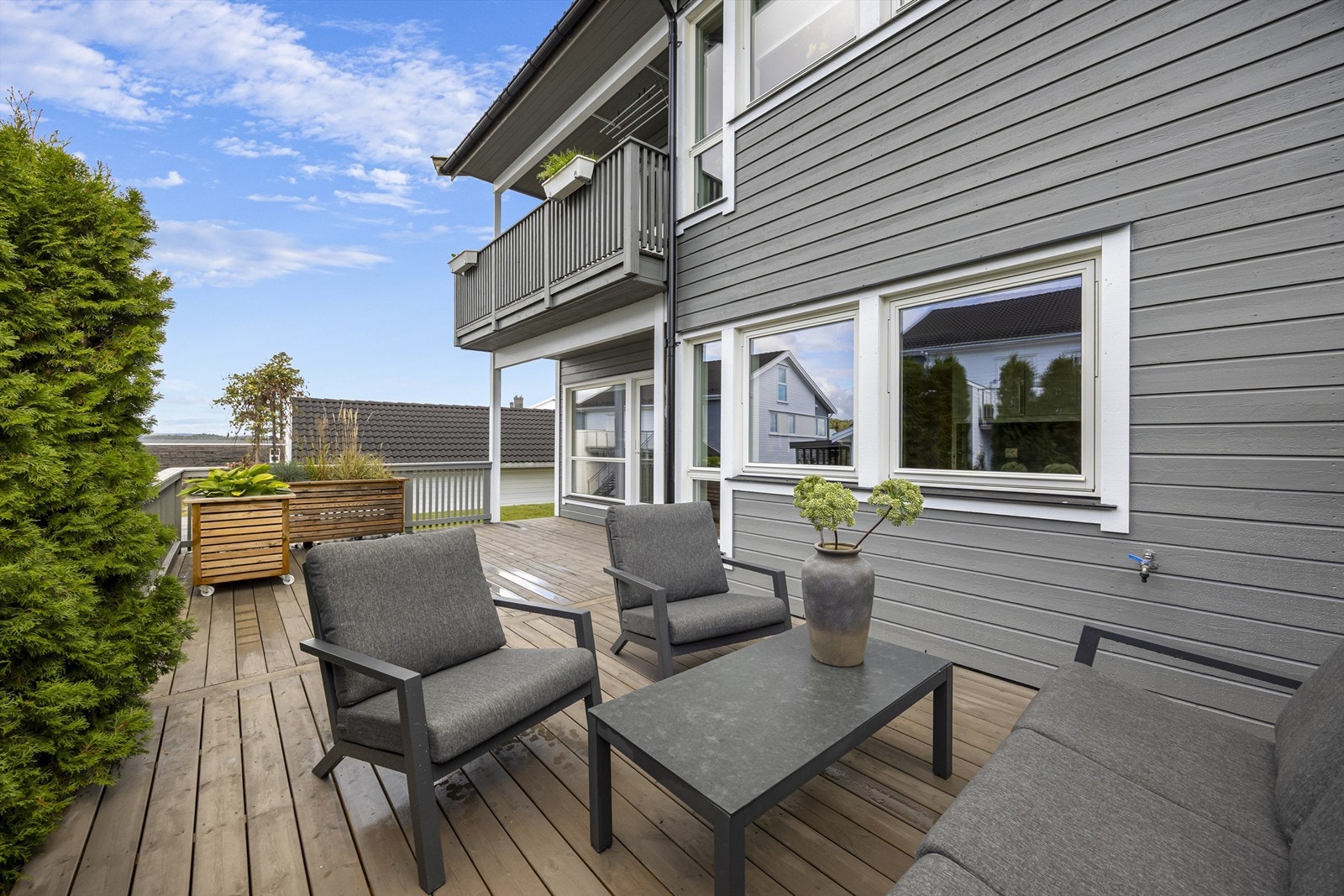 Det er en romslig uteplass Galleribilde