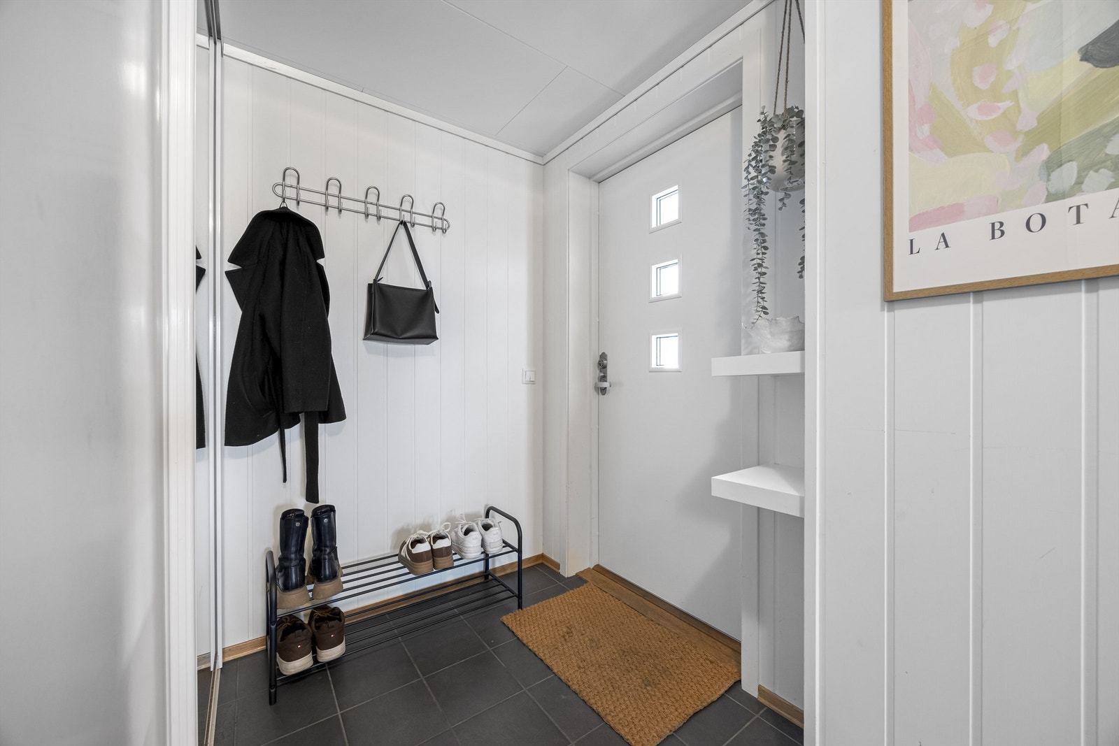 Gang med varmekabler og flis i gulv. Galleribilde