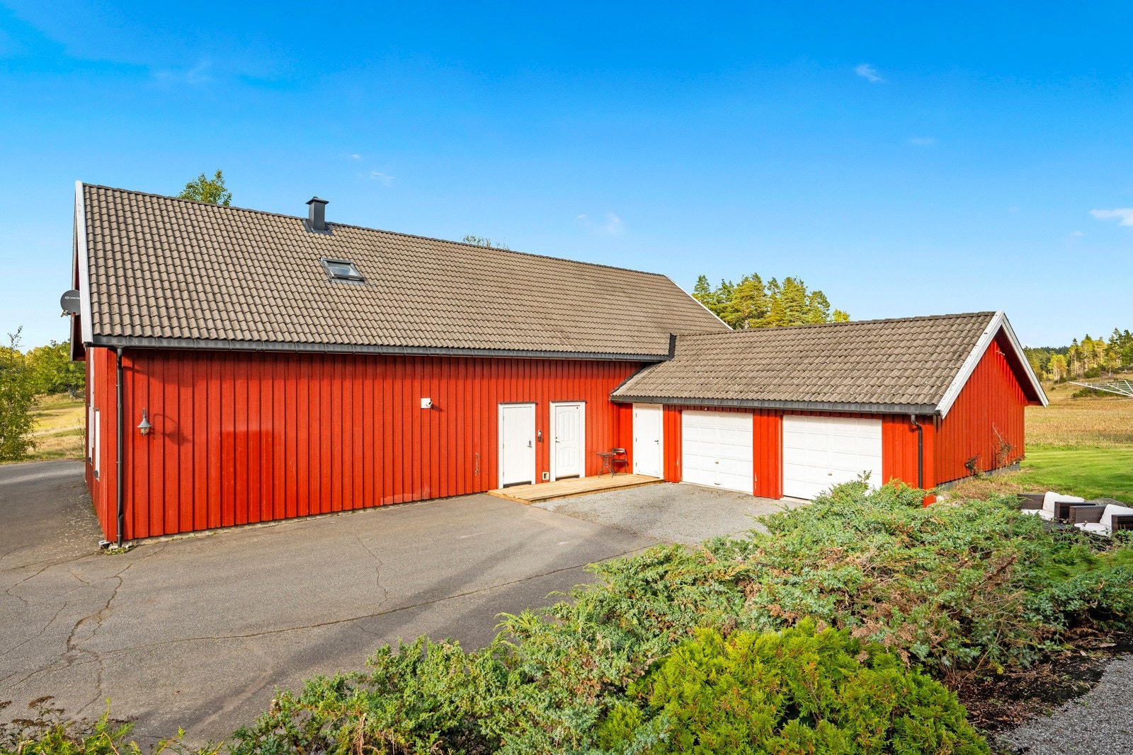 God plass til parkering på tomten Galleribilde