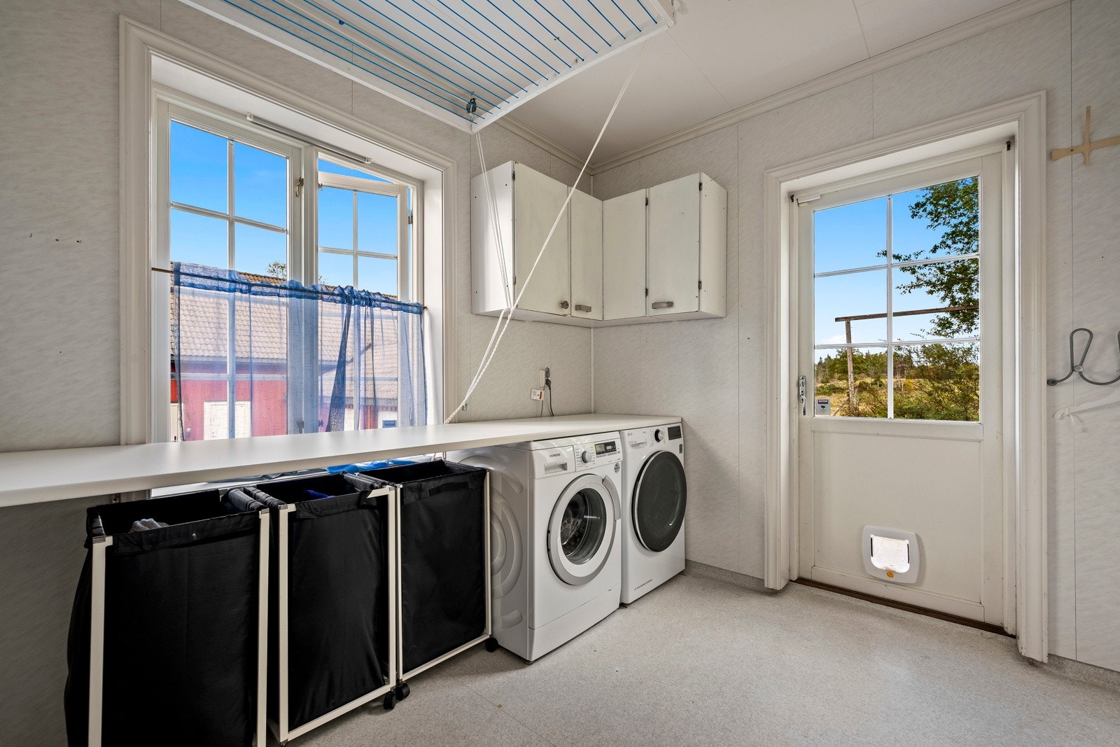 Praktisk vaskerom i 1. etasje med egen utgang til plattingen Galleribilde