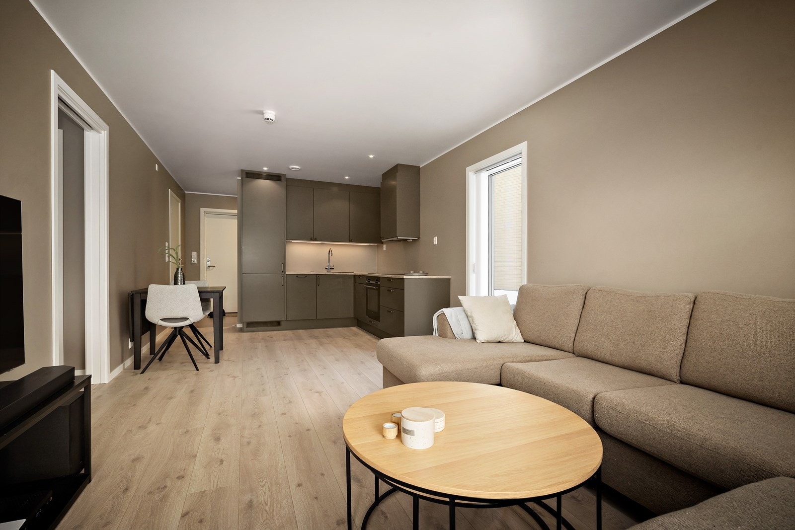 Nybyggarantien strekker seg til 2028 og veggflater er fri for skruehol Galleribilde