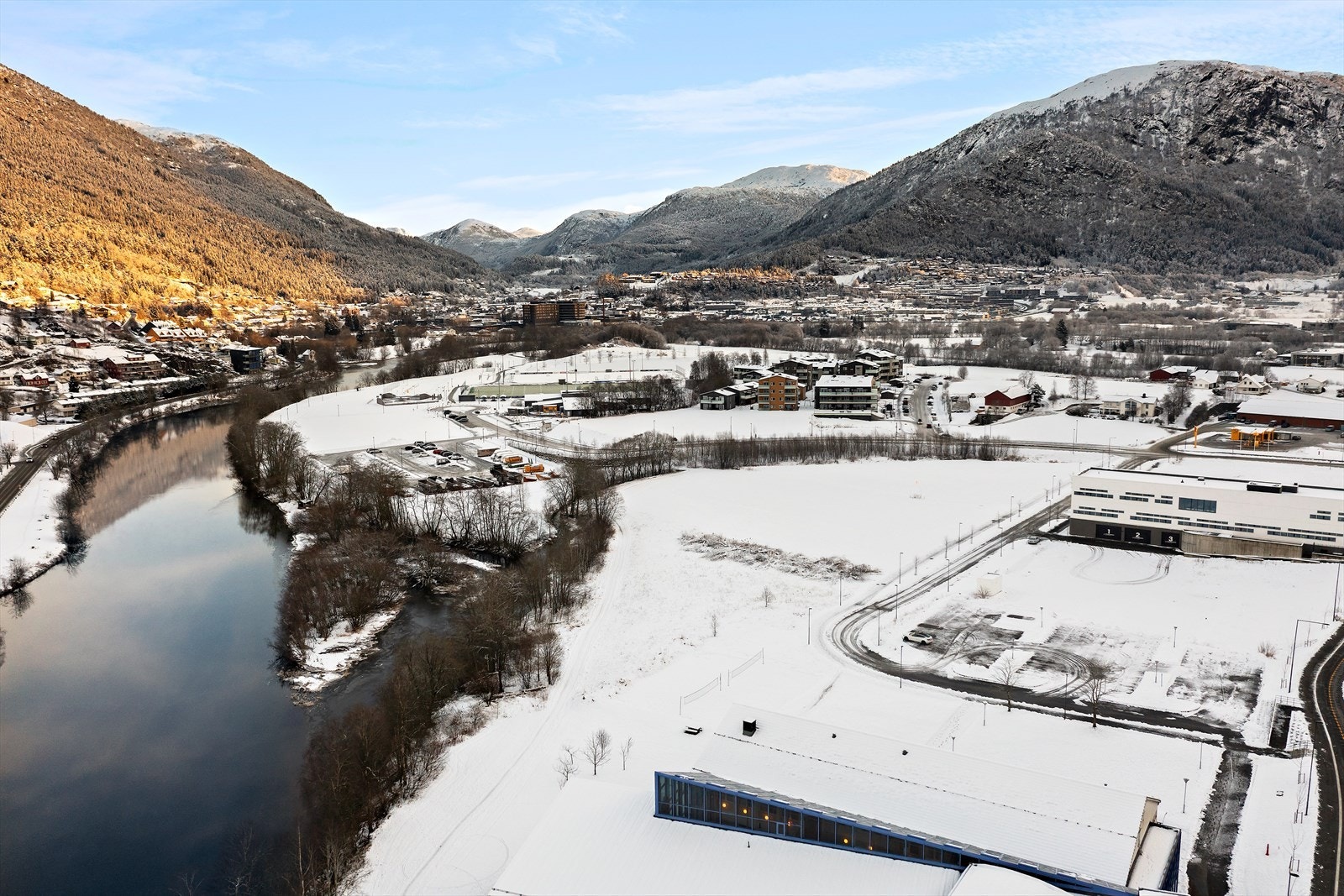 Bu lettvint og sentralt med korte avstandar til sentrum, sentralsjukehuset og flotte fritidsaktivitetar Galleribilde