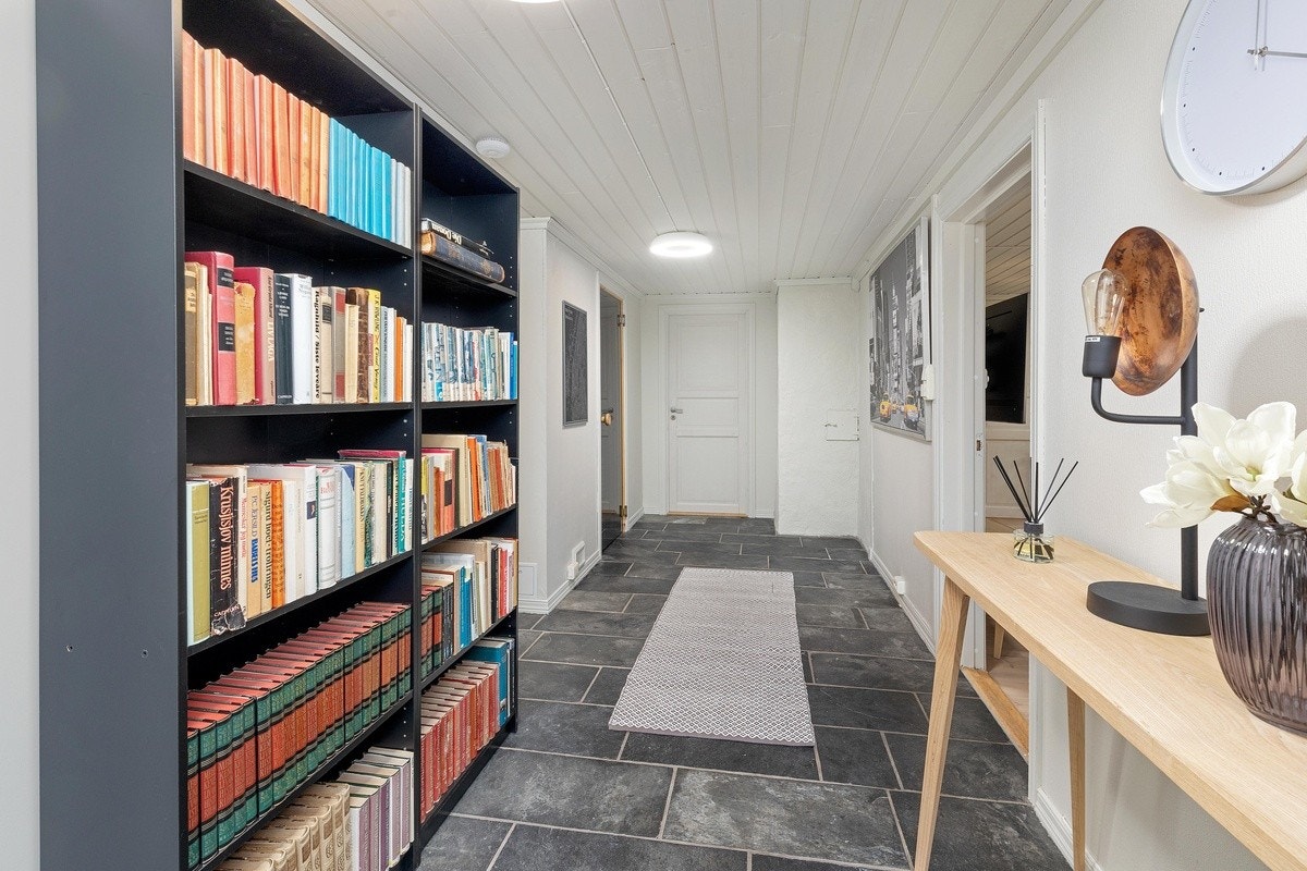 Gang i underetasje Galleribilde