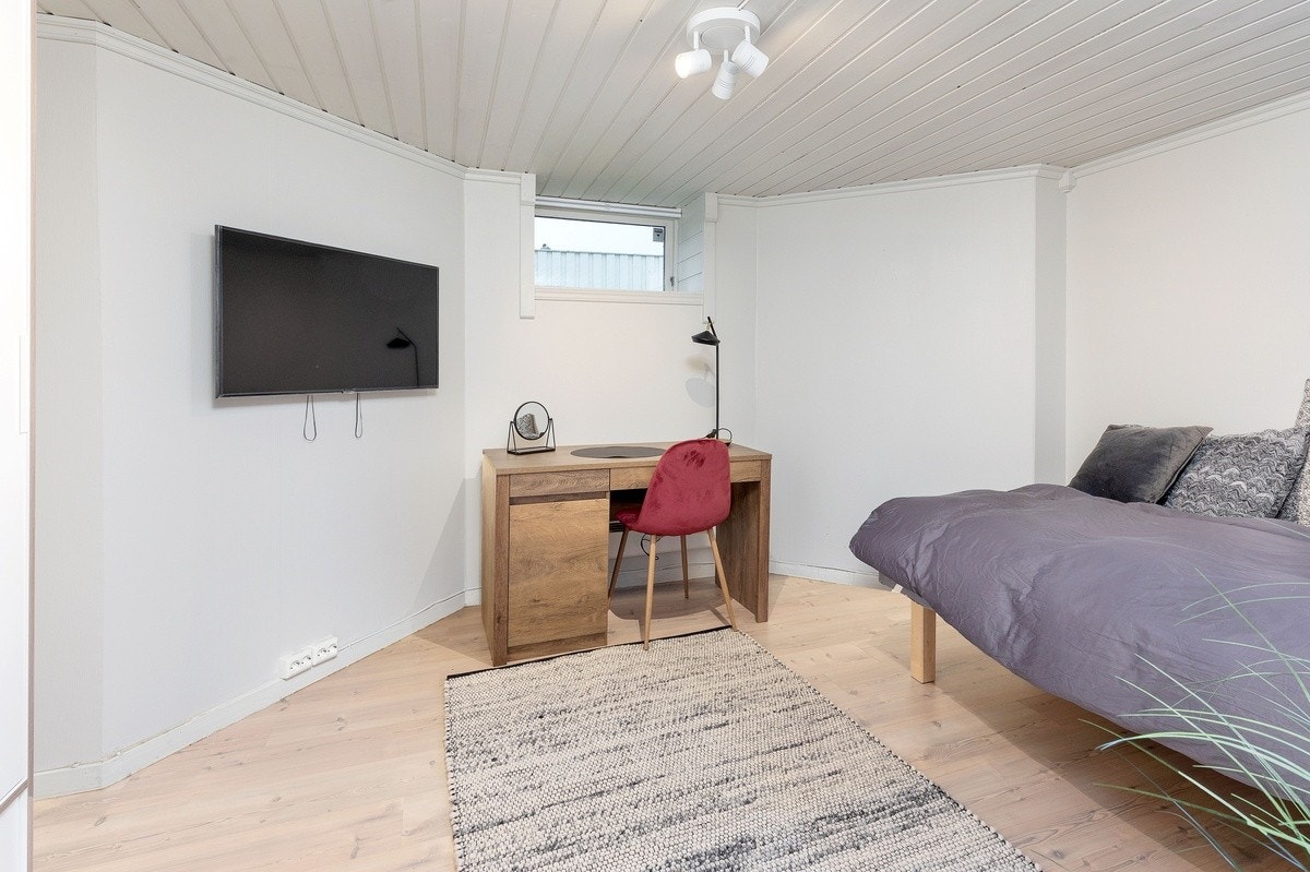 Rom 6 LEDIG 5300 - Underetasje (cirka 10 kvm) Galleribilde