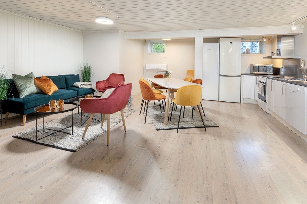 Stue og kjøkken i underetasje Galleribilde