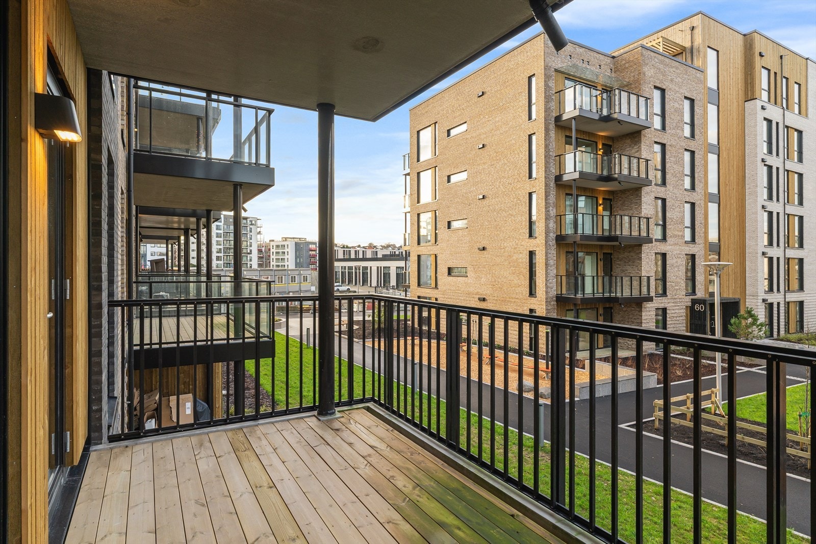 Kjekk vestvendt balkong på ca. 9,5 kvm med gode solforhold Galleribilde