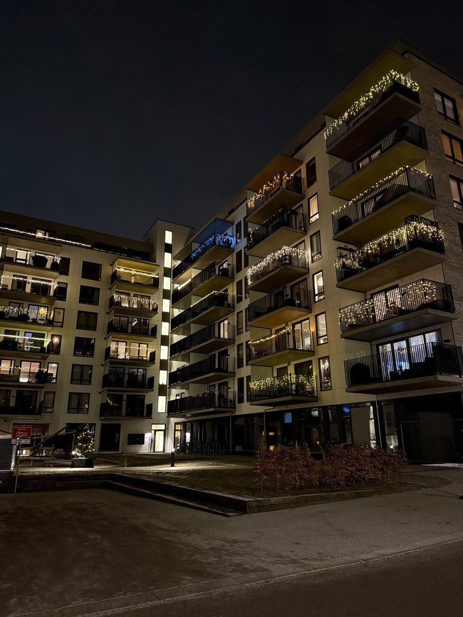 Fasaden sett fra fellesområdet Galleribilde