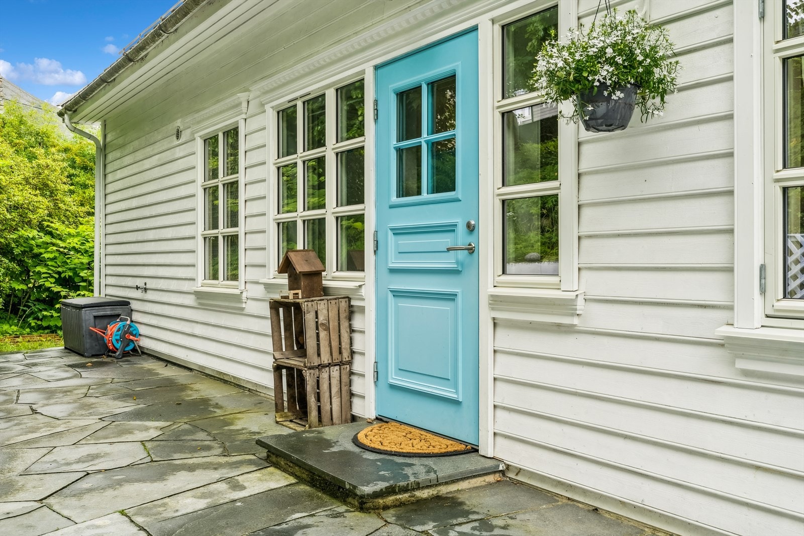 Det er lagt vekt på de originale detaljene når forrige eier skiftet kledning og vinduer i 2018 Galleribilde