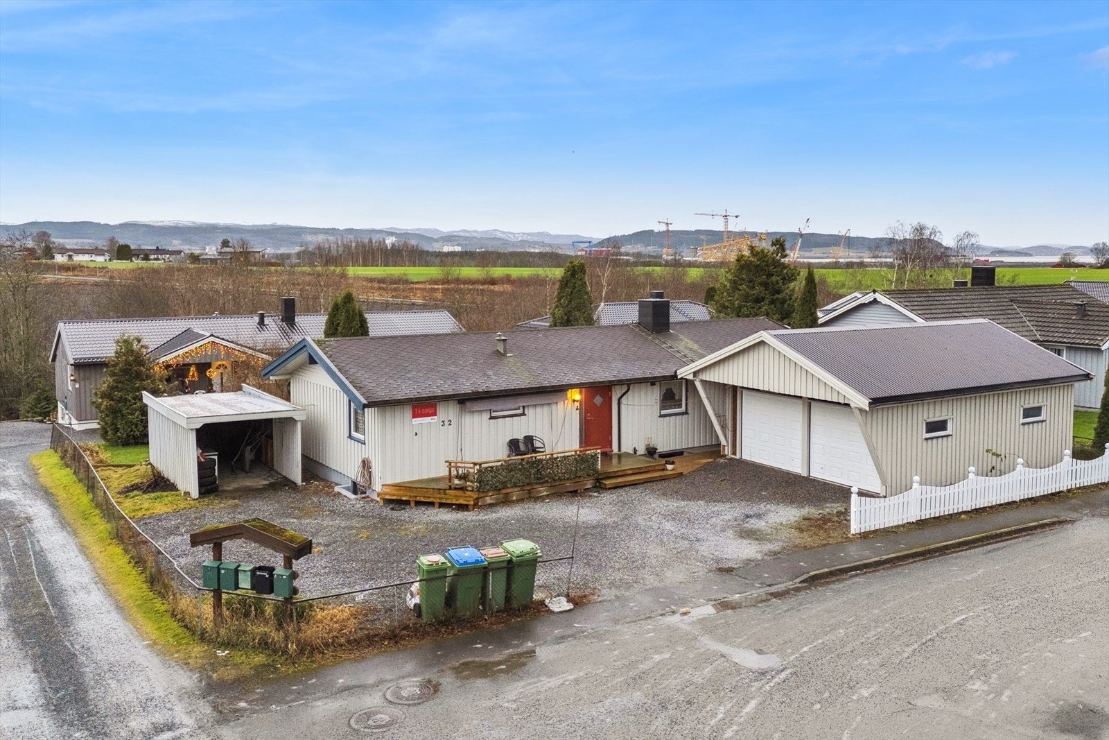 Enebolig med sentral beliggenhet og stort potensiale. Kort veg til skole og barnehage. Galleribilde
