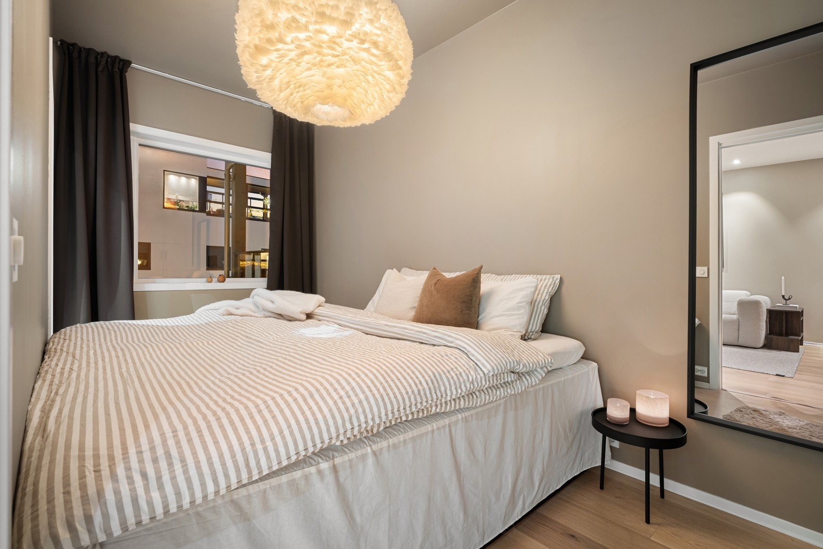 To gode soverom, som begge har plass for stor seng og oppbevaringsmøbel. Galleribilde