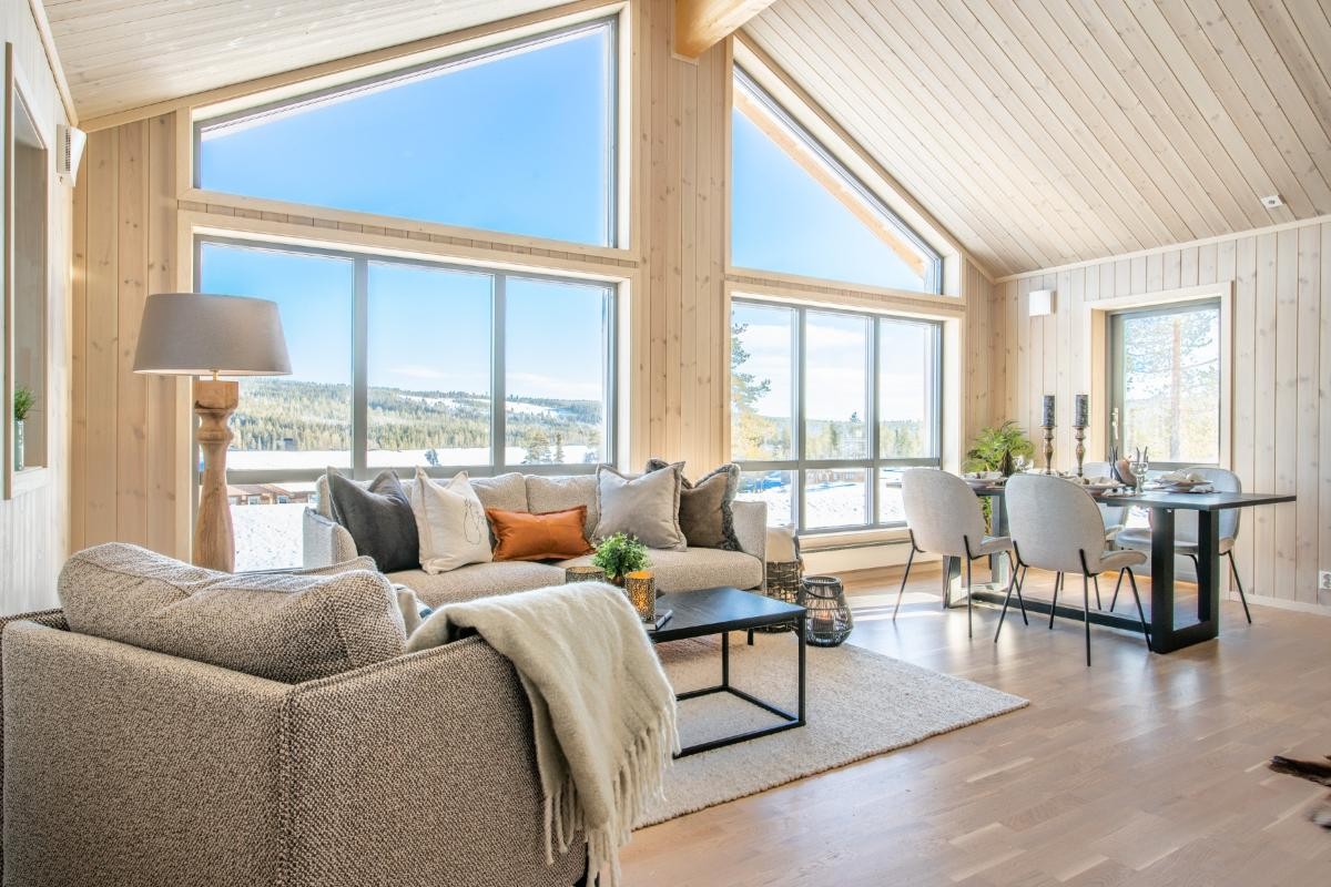 Bilde fra en kundehytte i Trysil. Himling og vegger er beiset i fargen Morgendis. Galleribilde