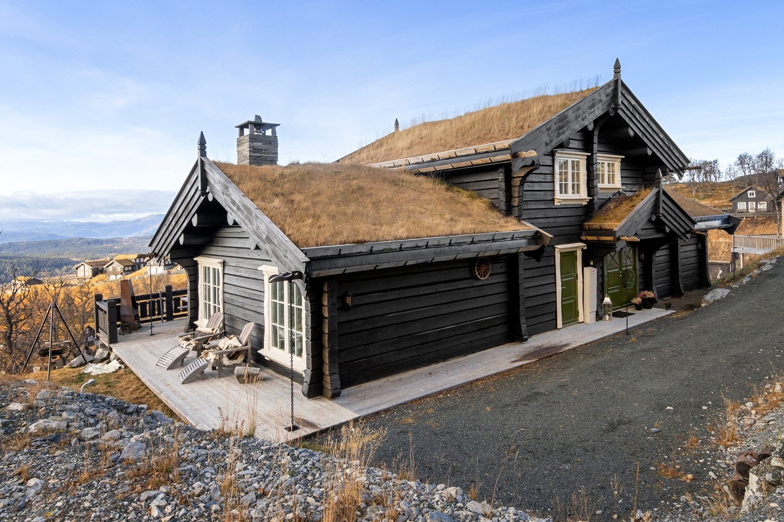 Det er regulert til skianlegg foran hytta. Derfor vil det ikke oppføres andre hytter her som sjenerer for beliggenheten Galleribilde