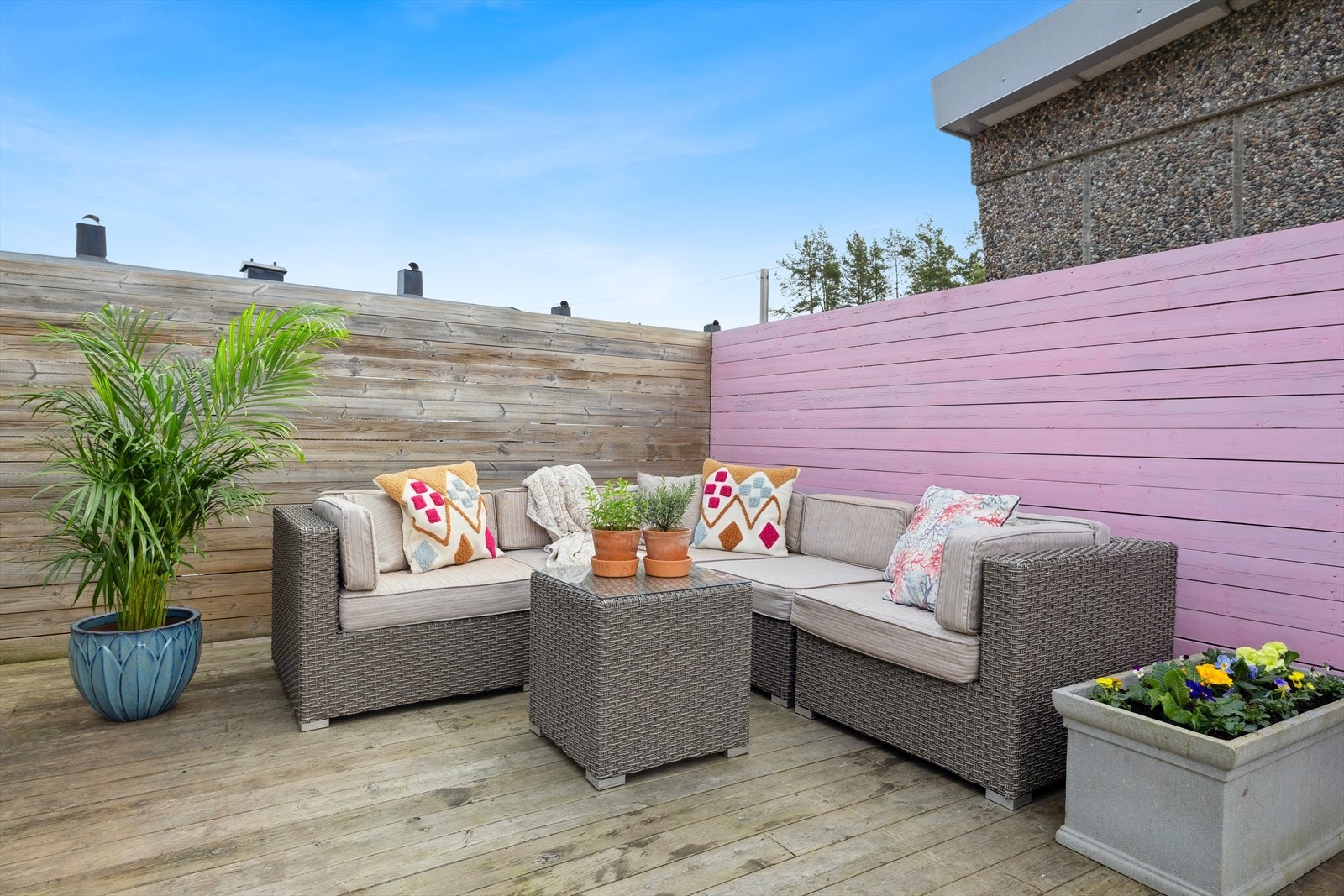 Det er levegg for privatliv. Galleribilde