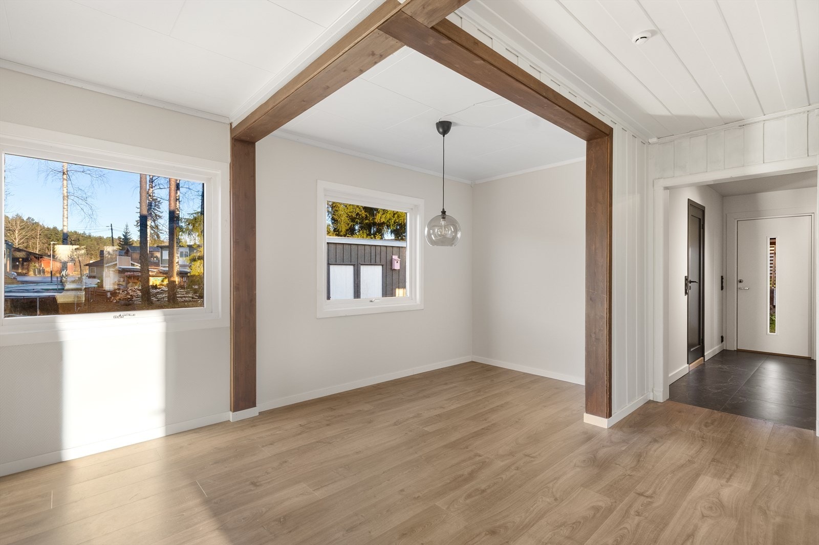 Overflater er malt og gulv byttet. Galleribilde