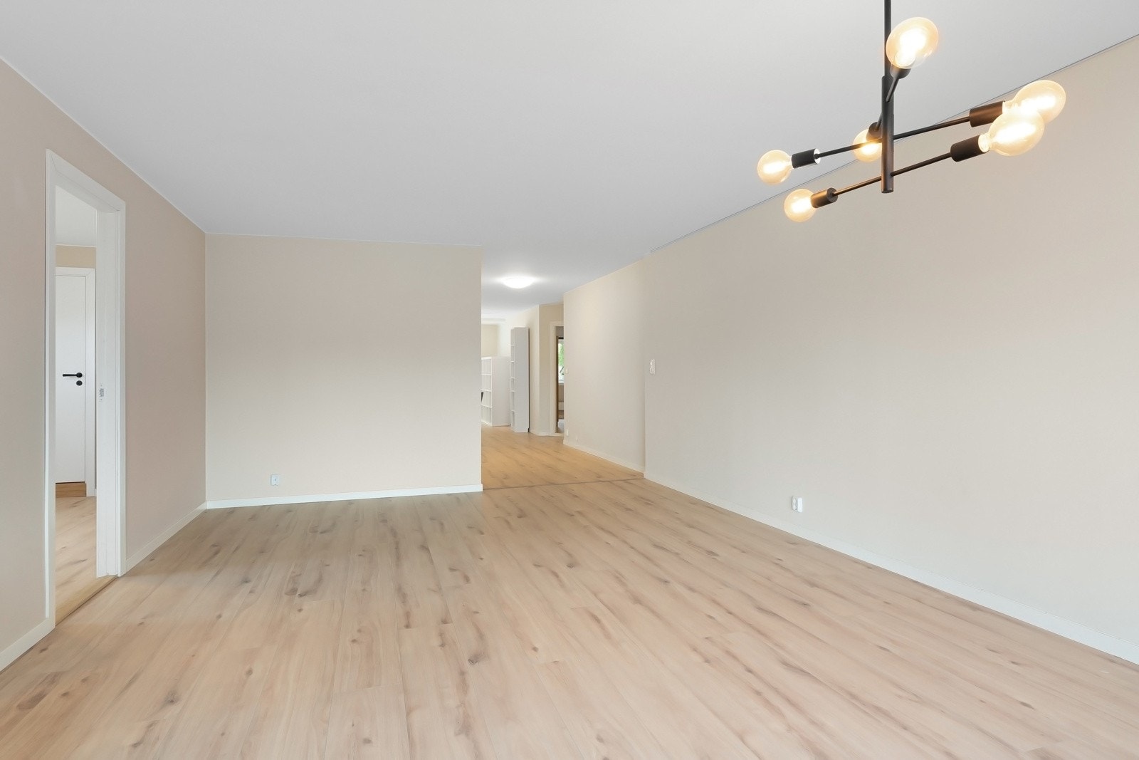 Leiligheten er i sin helhet nyoppusset og byr på god standard. Galleribilde