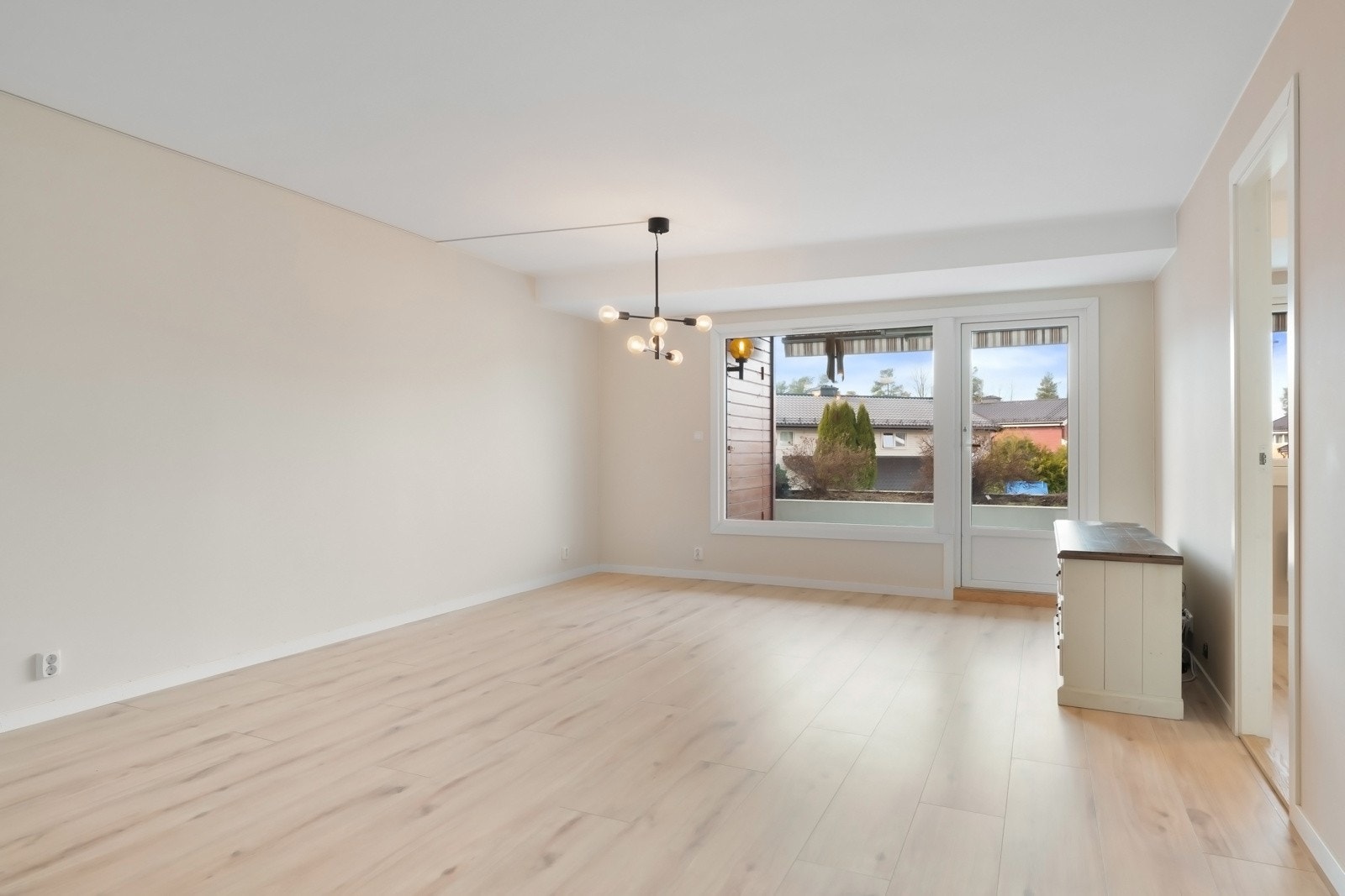 Fra allrommet er det direkte utgang til en stor balkong. Galleribilde